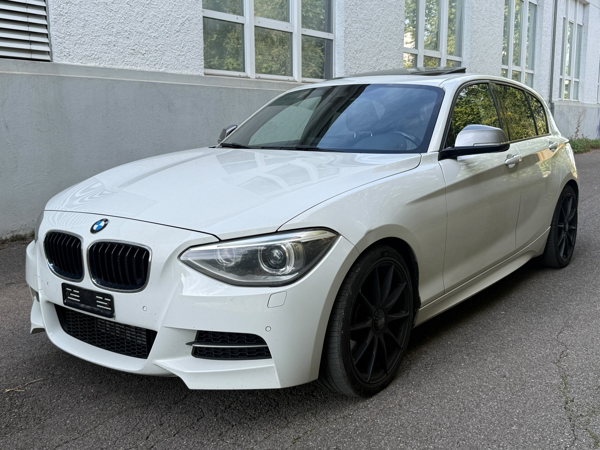 BMW M135i xDrive Steptronic-image-6
