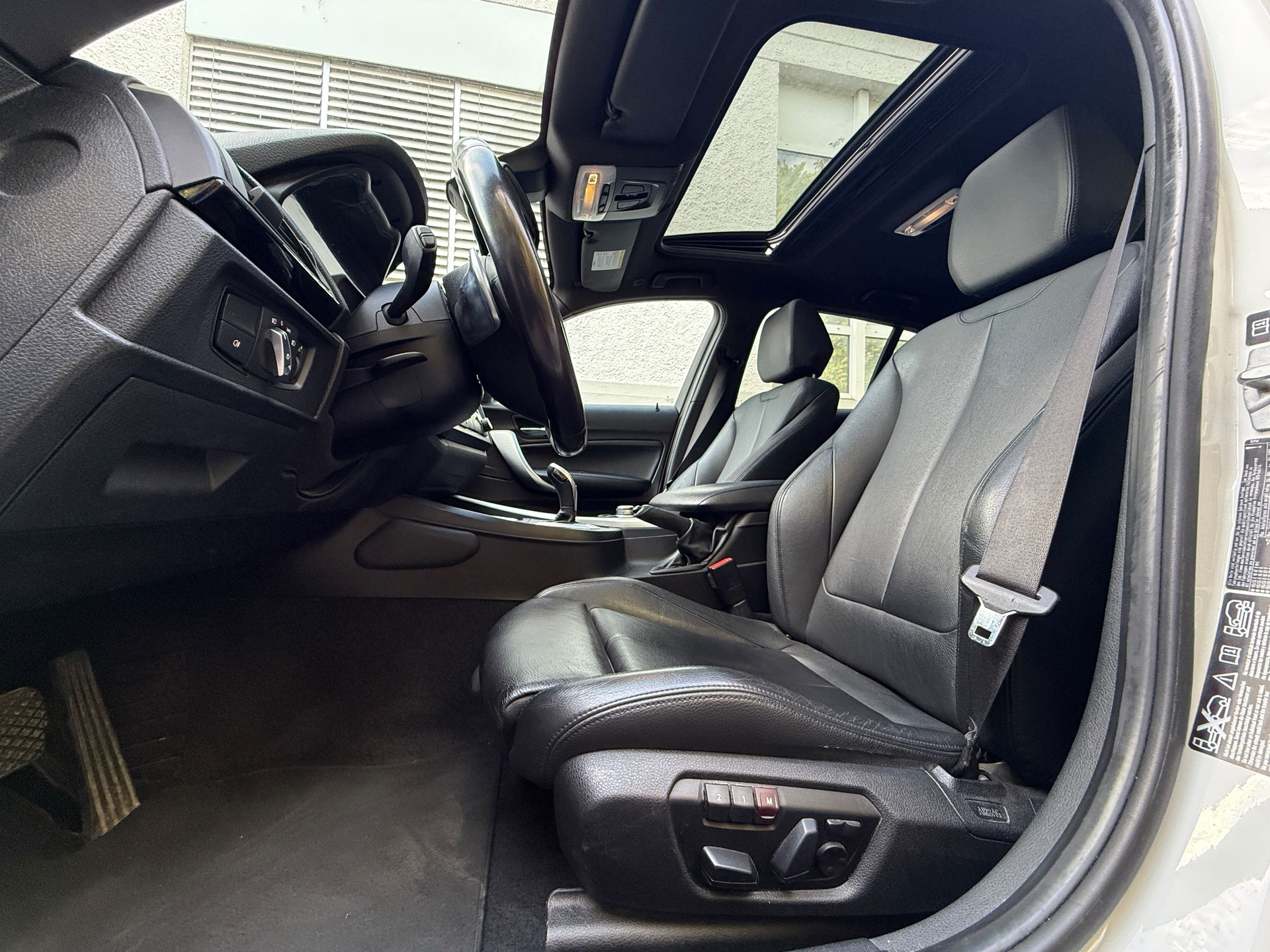 BMW M135i xDrive Steptronic-image-8