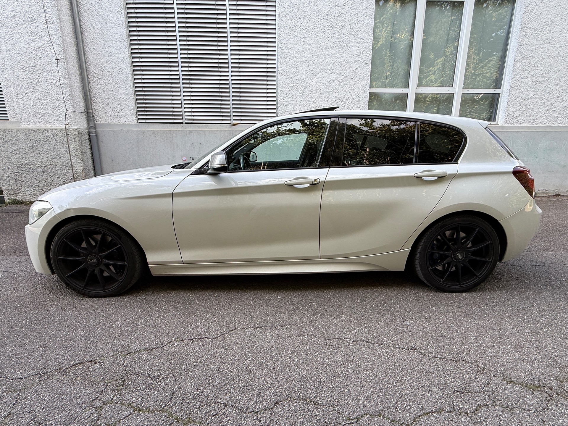 BMW M135i xDrive Steptronic-image-5
