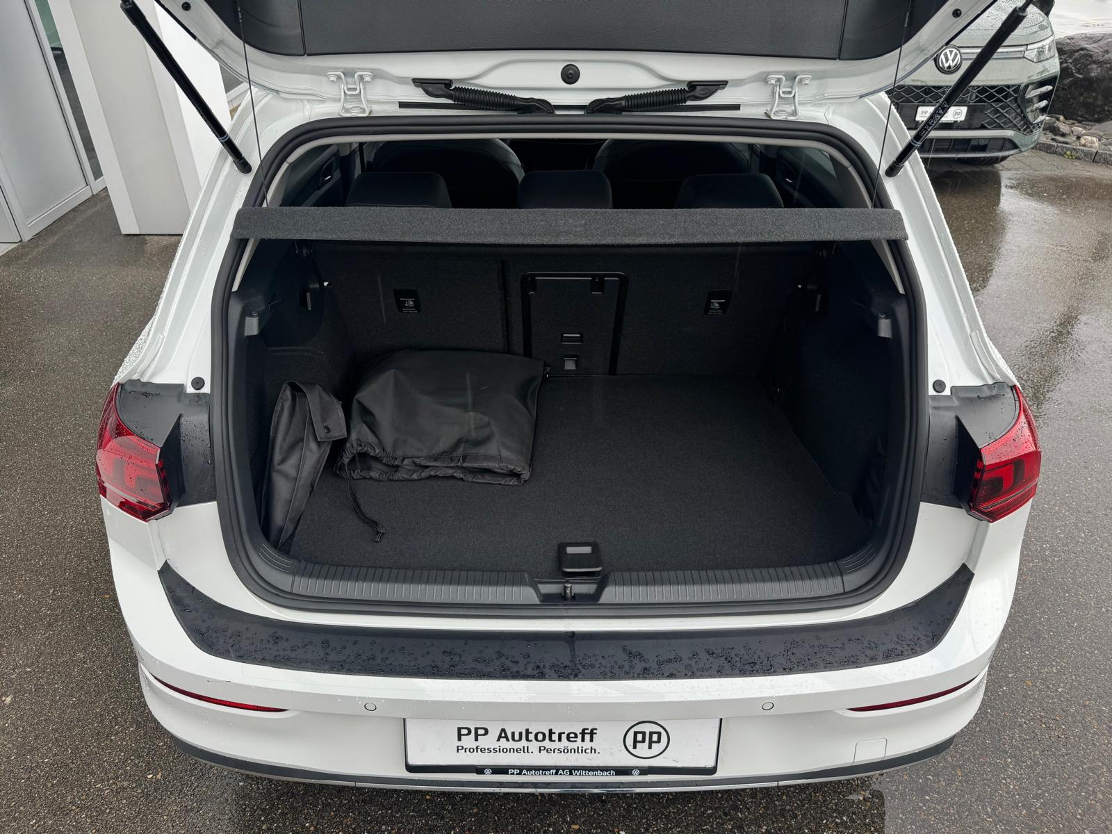 VW Golf 1.5 TSI PHEV Style-image-4