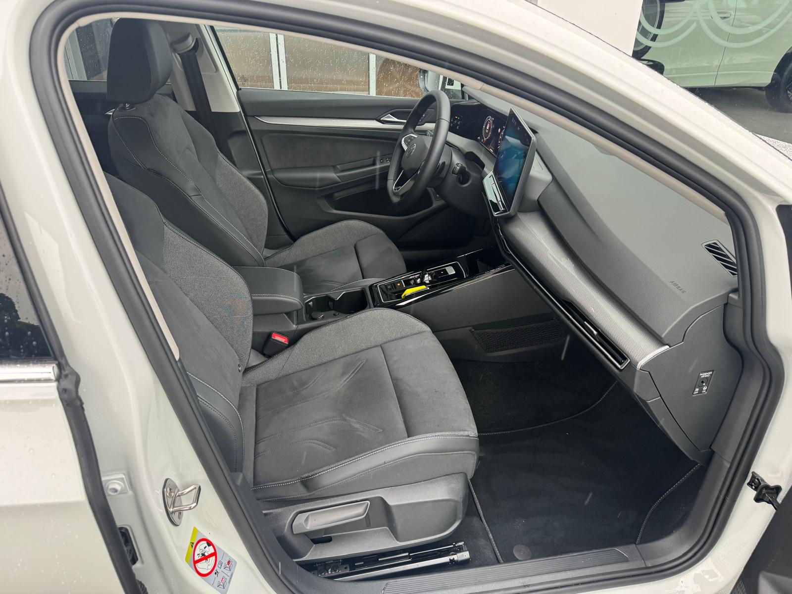 VW Golf 1.5 TSI PHEV Style-image-2