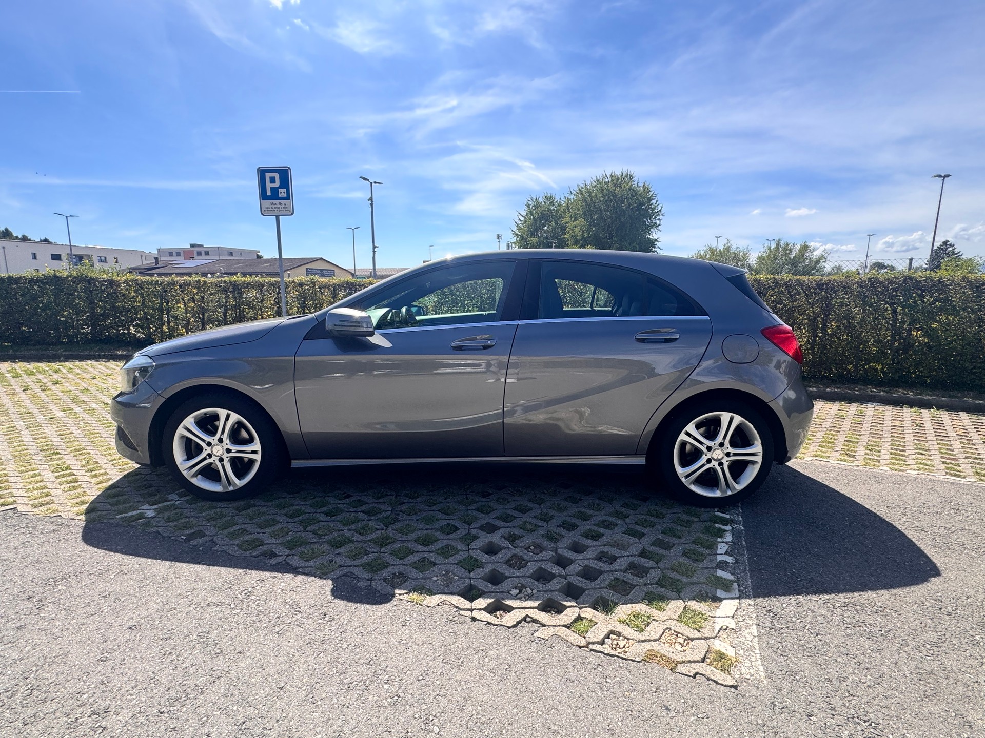 MERCEDES-BENZ A 200 CDI-image-1