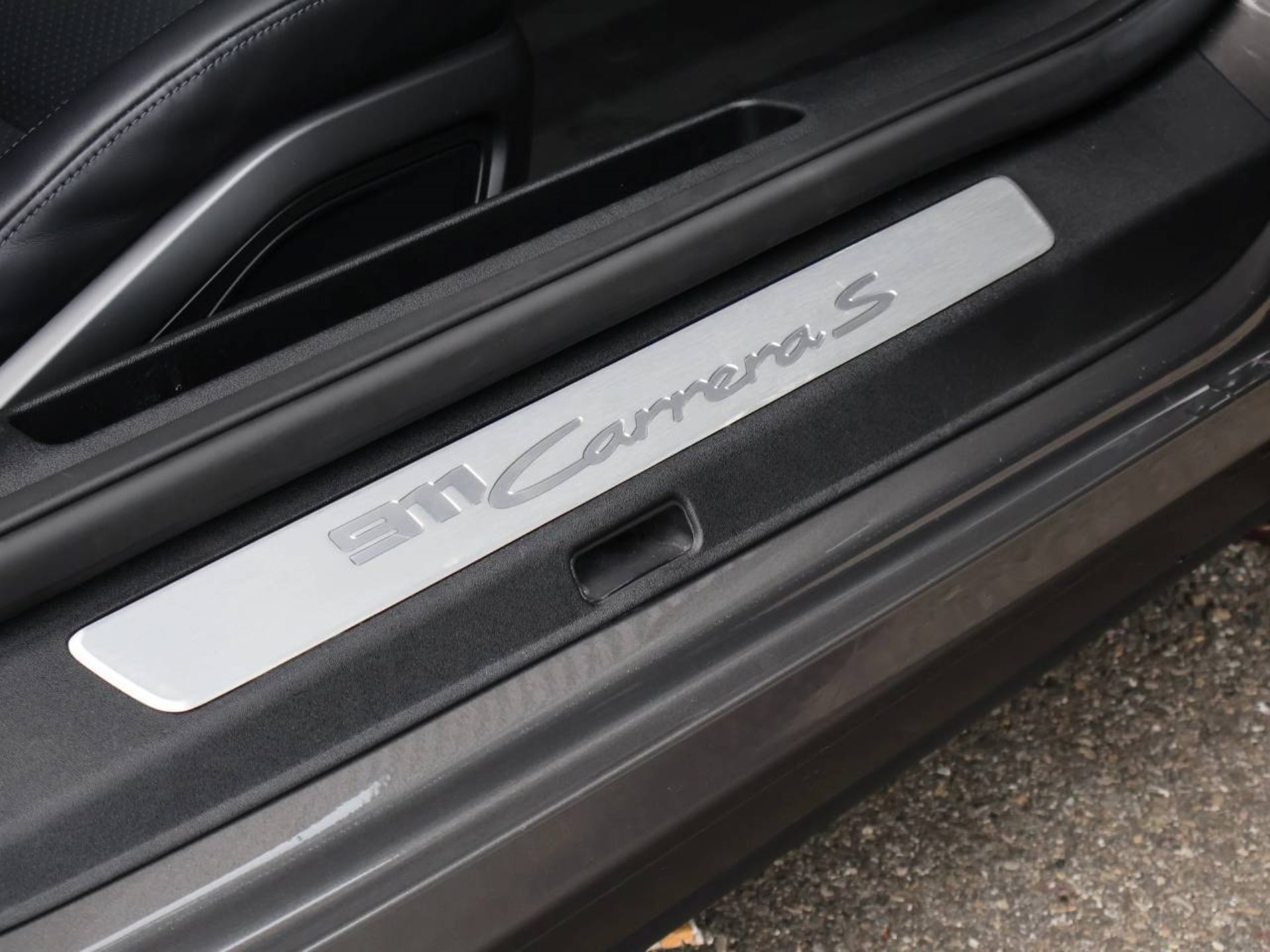 PORSCHE 911 Carrera S-image-18