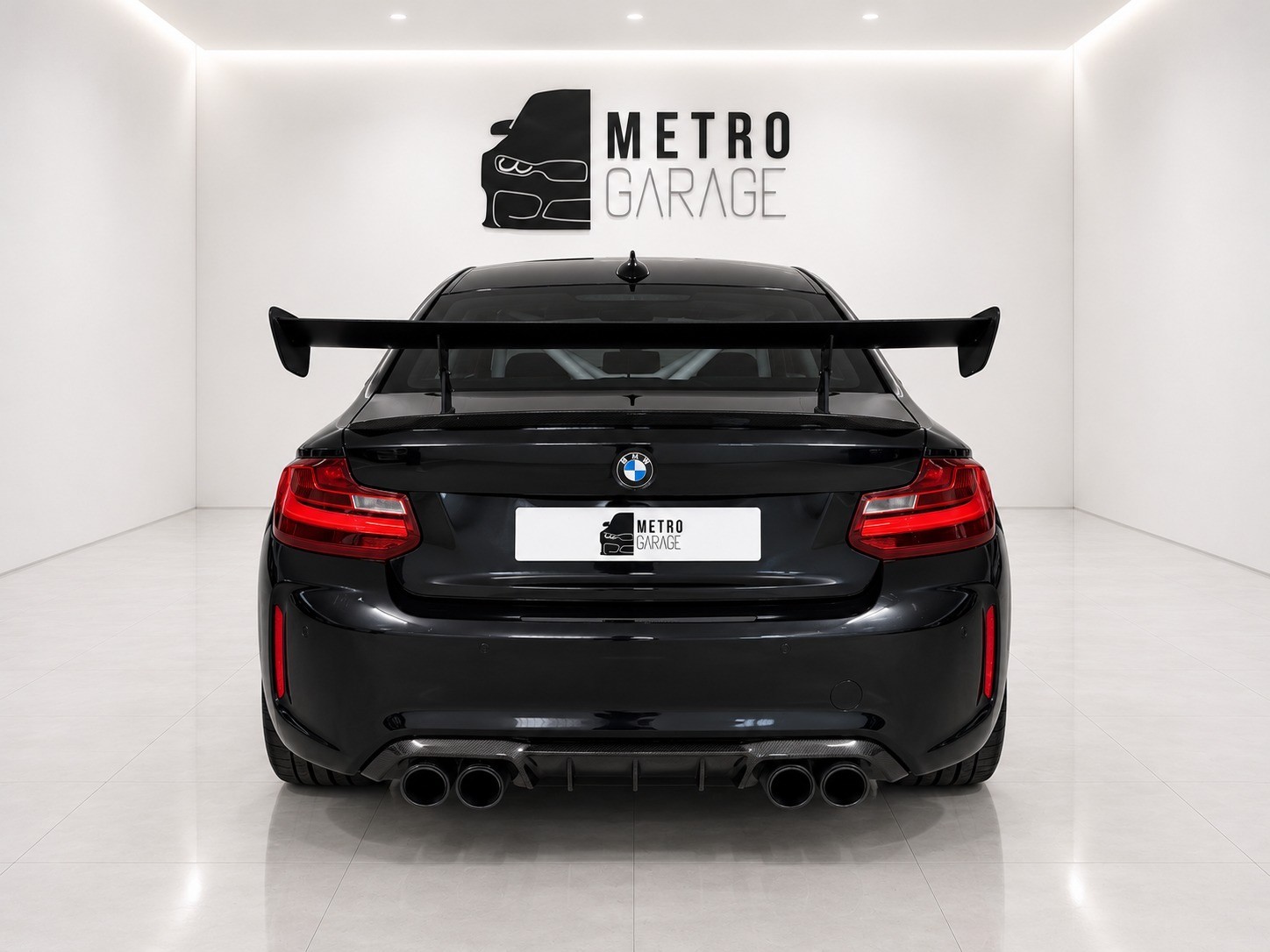 BMW M2-showroom-element-3
