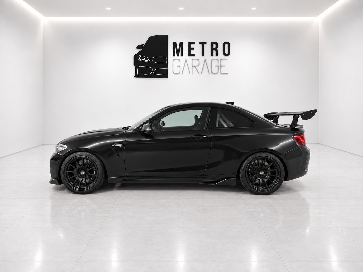 BMW M2-showroom-element-1