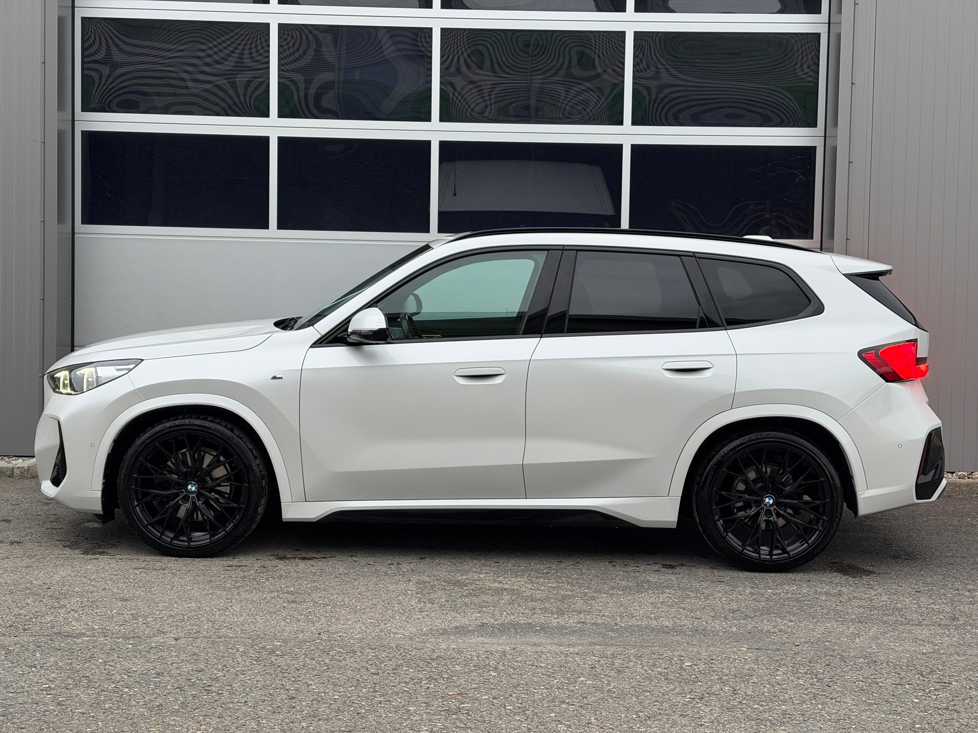 BMW X1 xDrive 23i 48V M Sport Pro-image-2