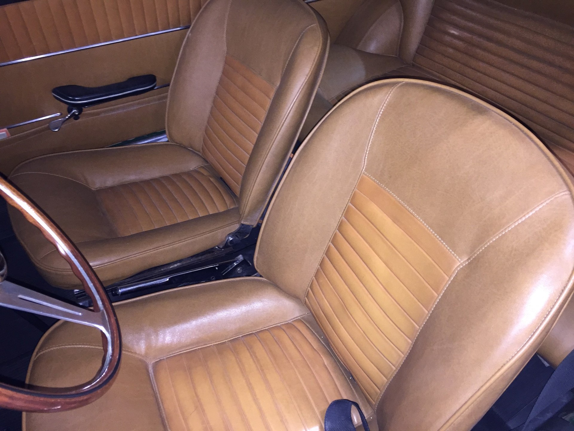 SEAT 850 Coupé-image-5