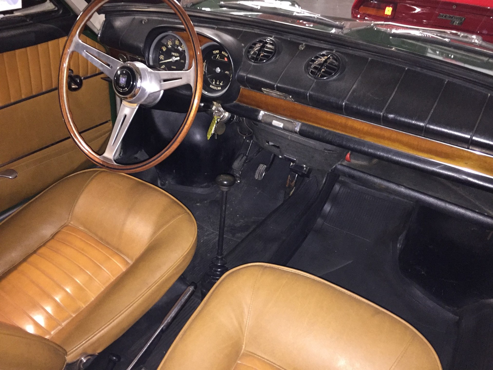 SEAT 850 Coupé-image-4