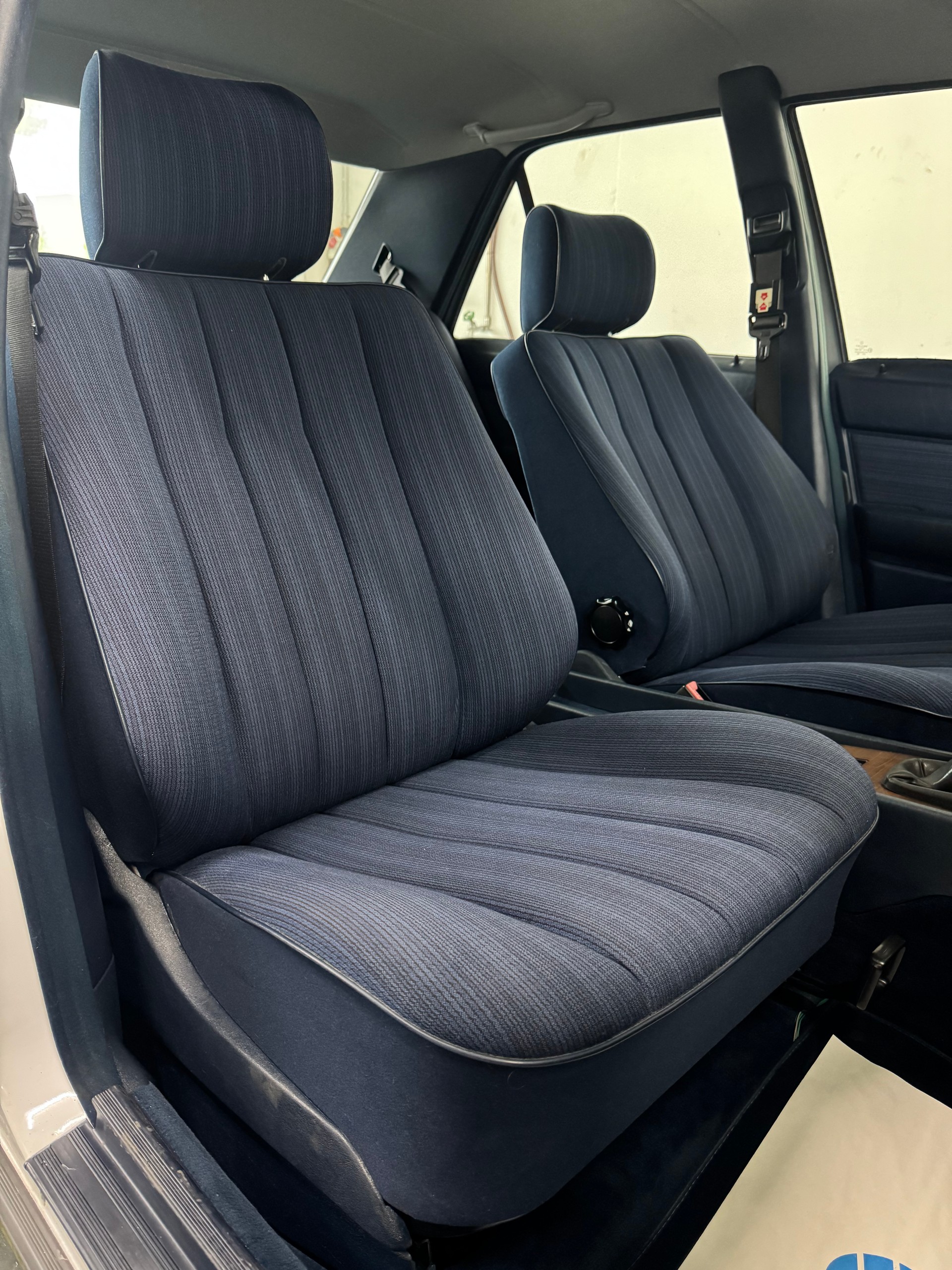 MERCEDES-BENZ 230 E-image-19