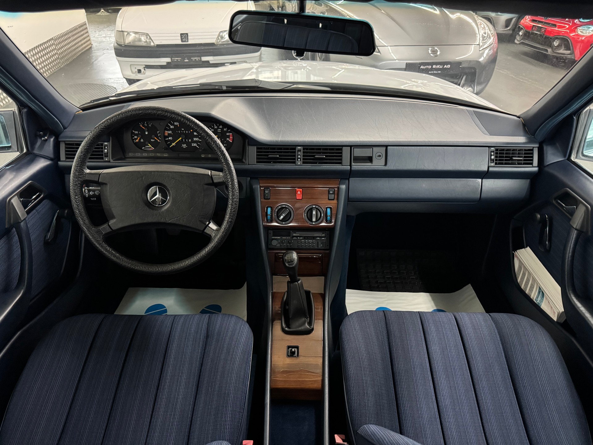MERCEDES-BENZ 230 E-image-14