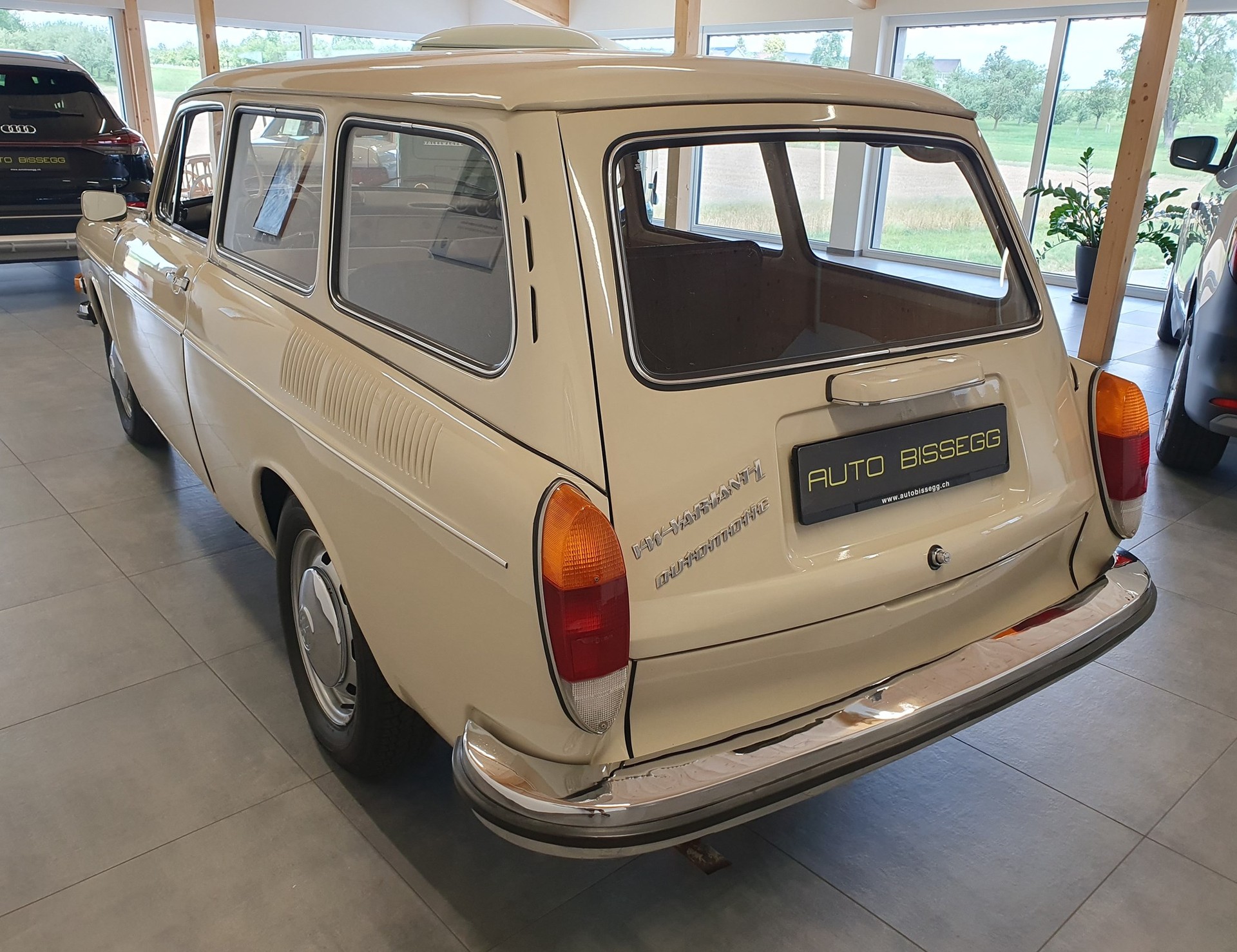 VW Typ 3 Variant L Automat-showroom-element-3