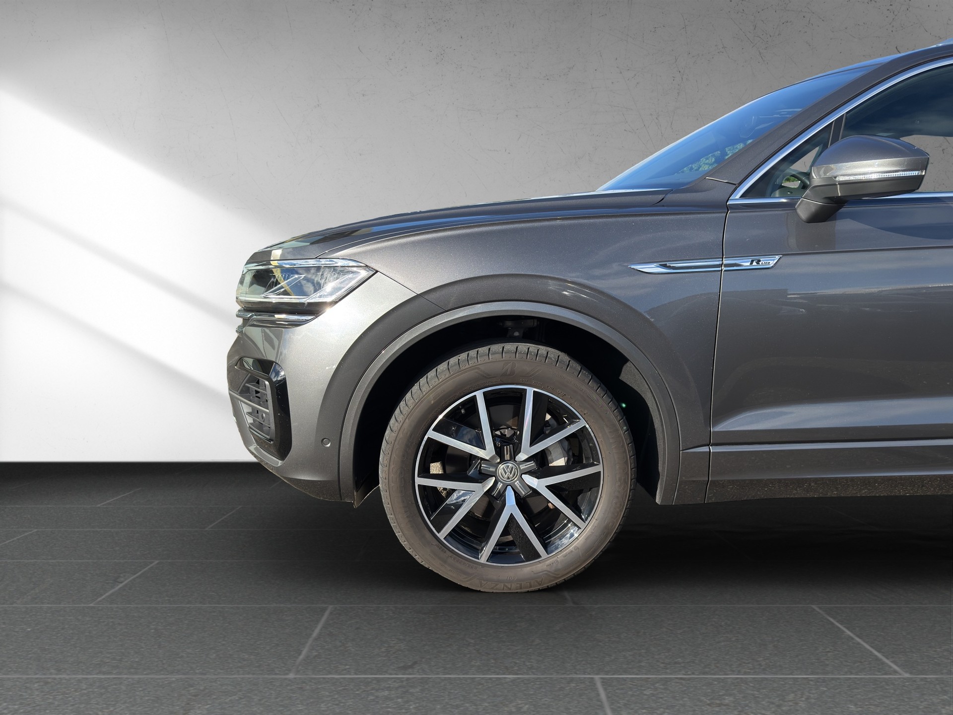 VW Touareg 3.0 TSI R-Line Tiptronic-image-13
