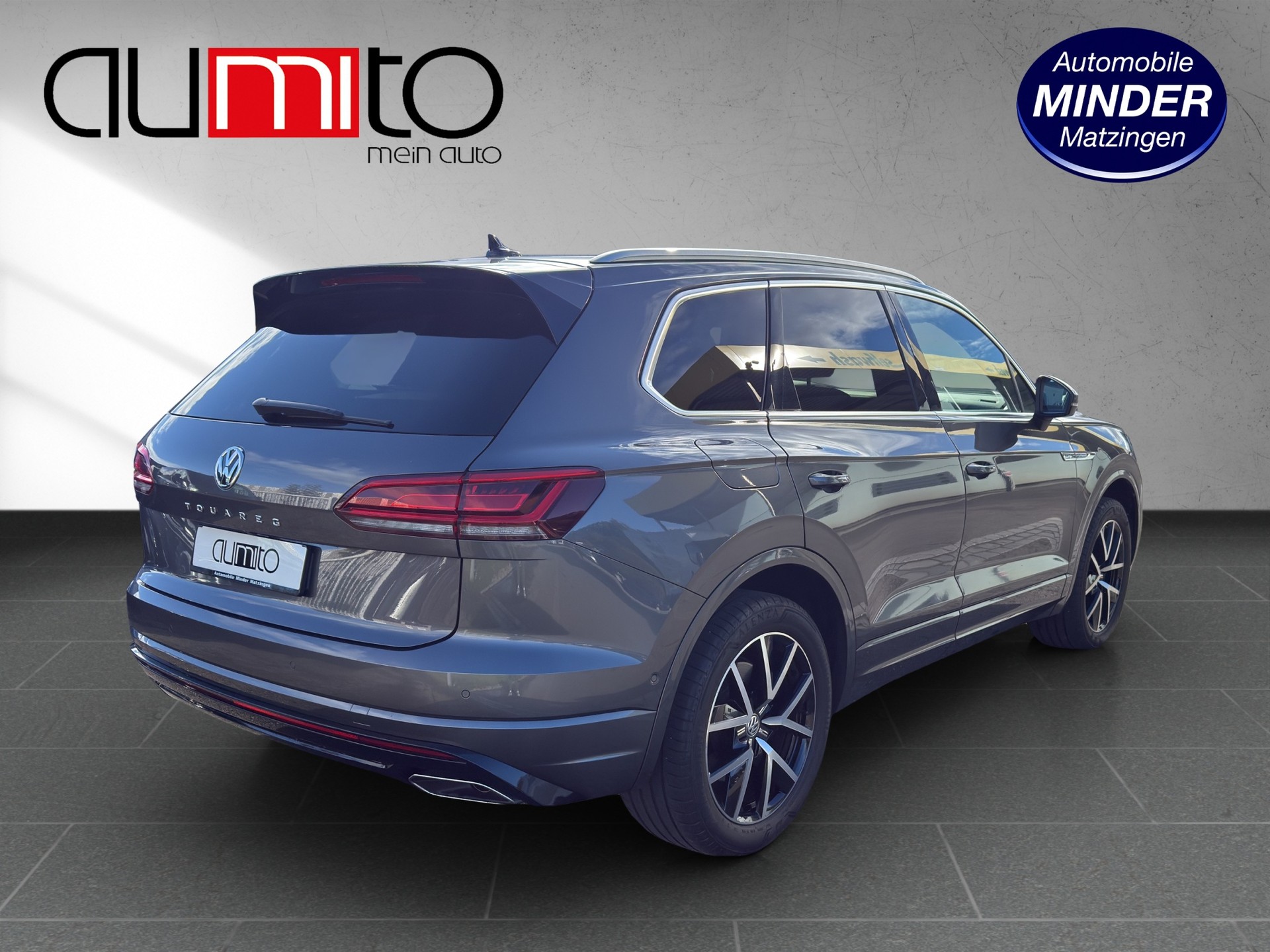 VW Touareg 3.0 TSI R-Line Tiptronic-image-2