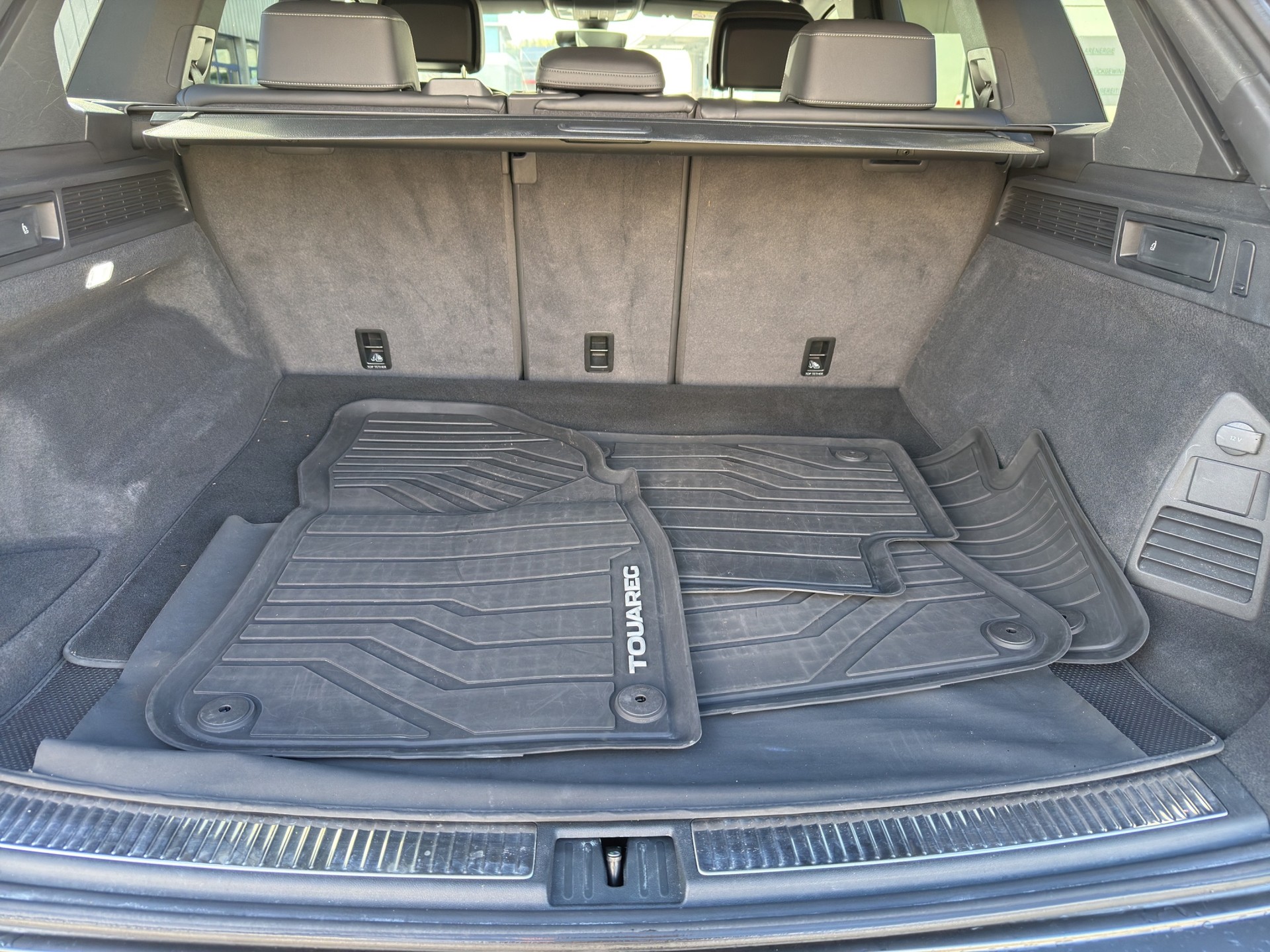 VW Touareg 3.0 TSI R-Line Tiptronic-image-10
