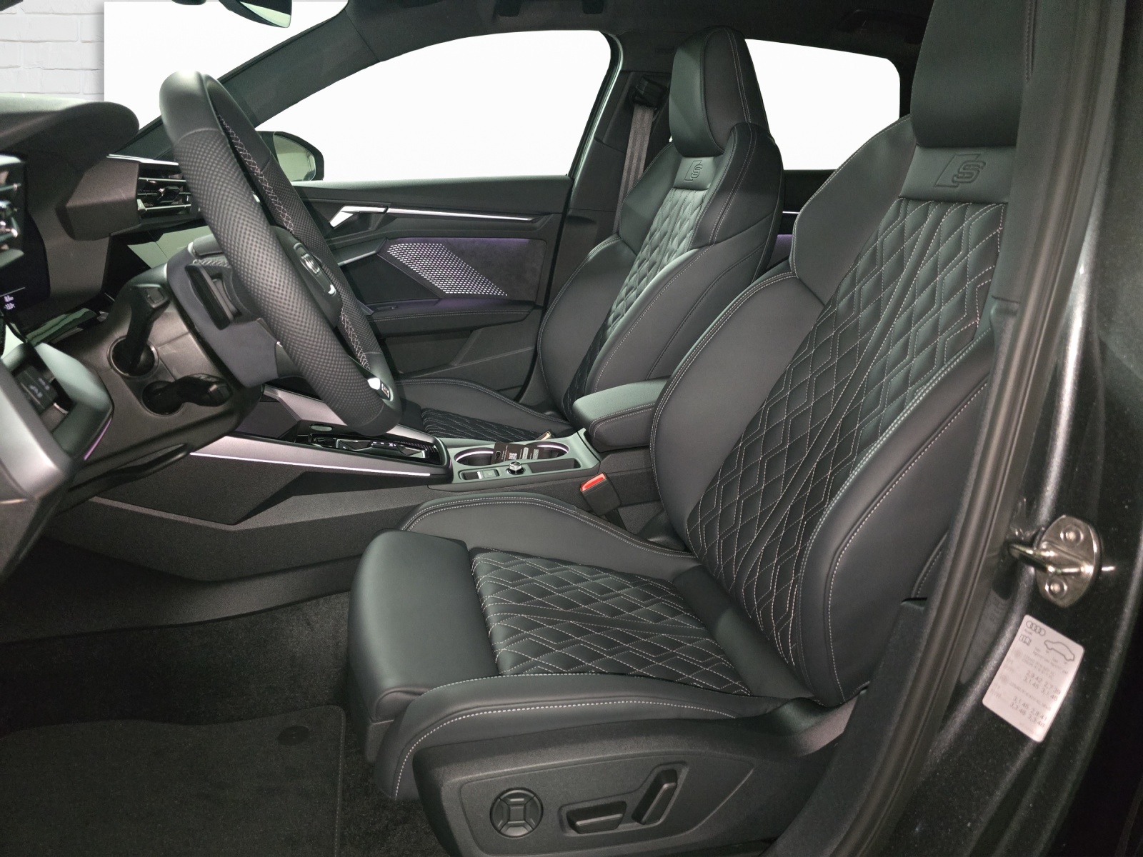 AUDI S3 Sportback TFSI quattro S-tronic-image-4