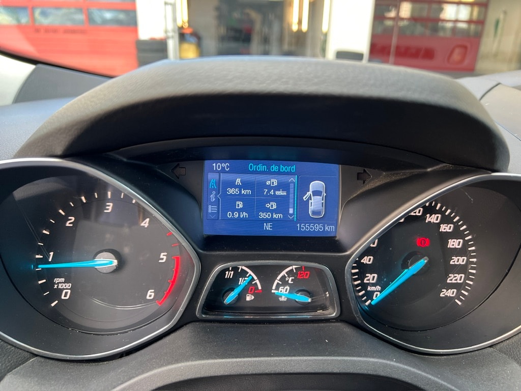 FORD Kuga 2.0 TDCi Carving 4WD-image-14
