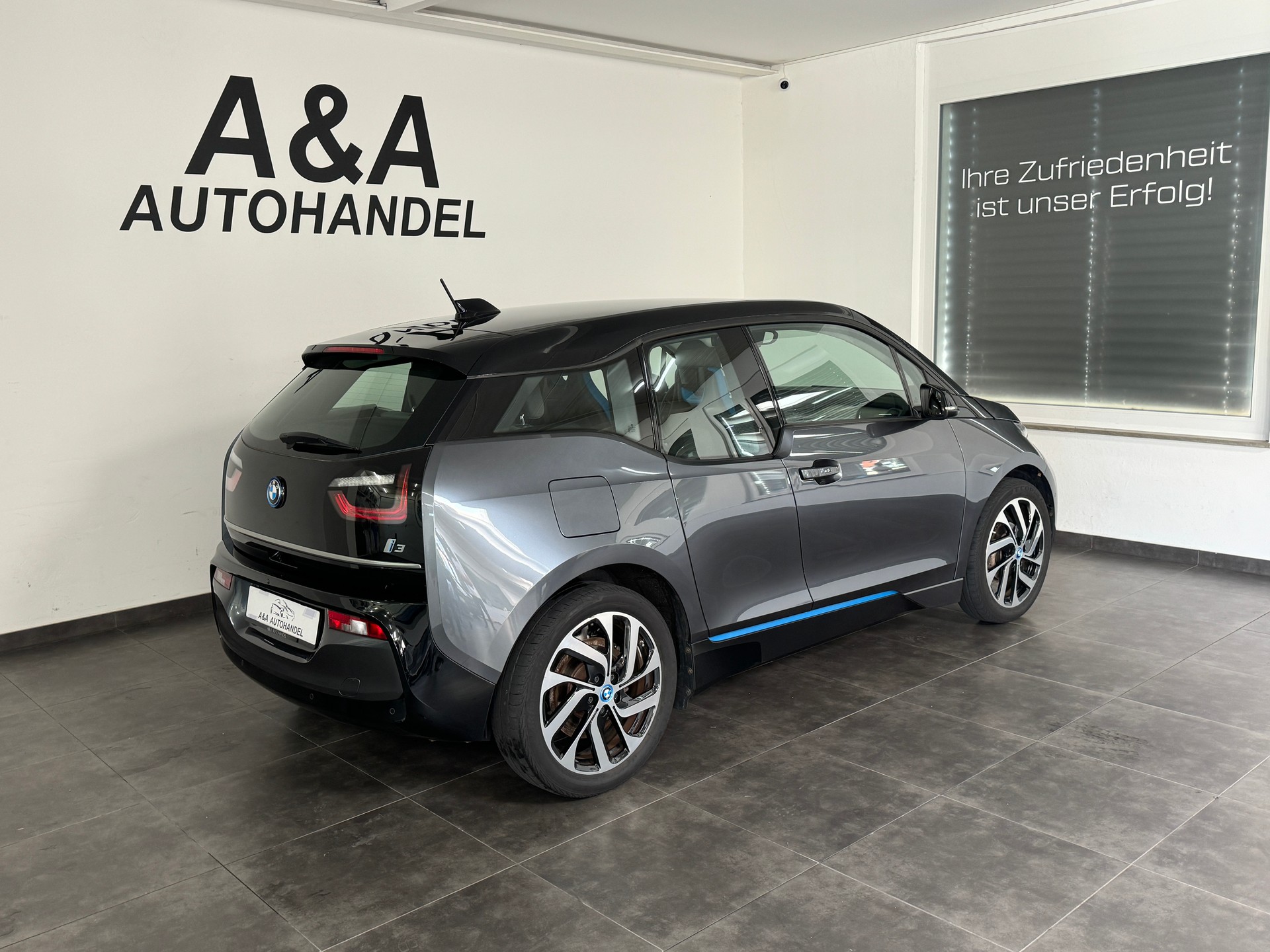 BMW i3 (120Ah) Fleet Edition-image-3