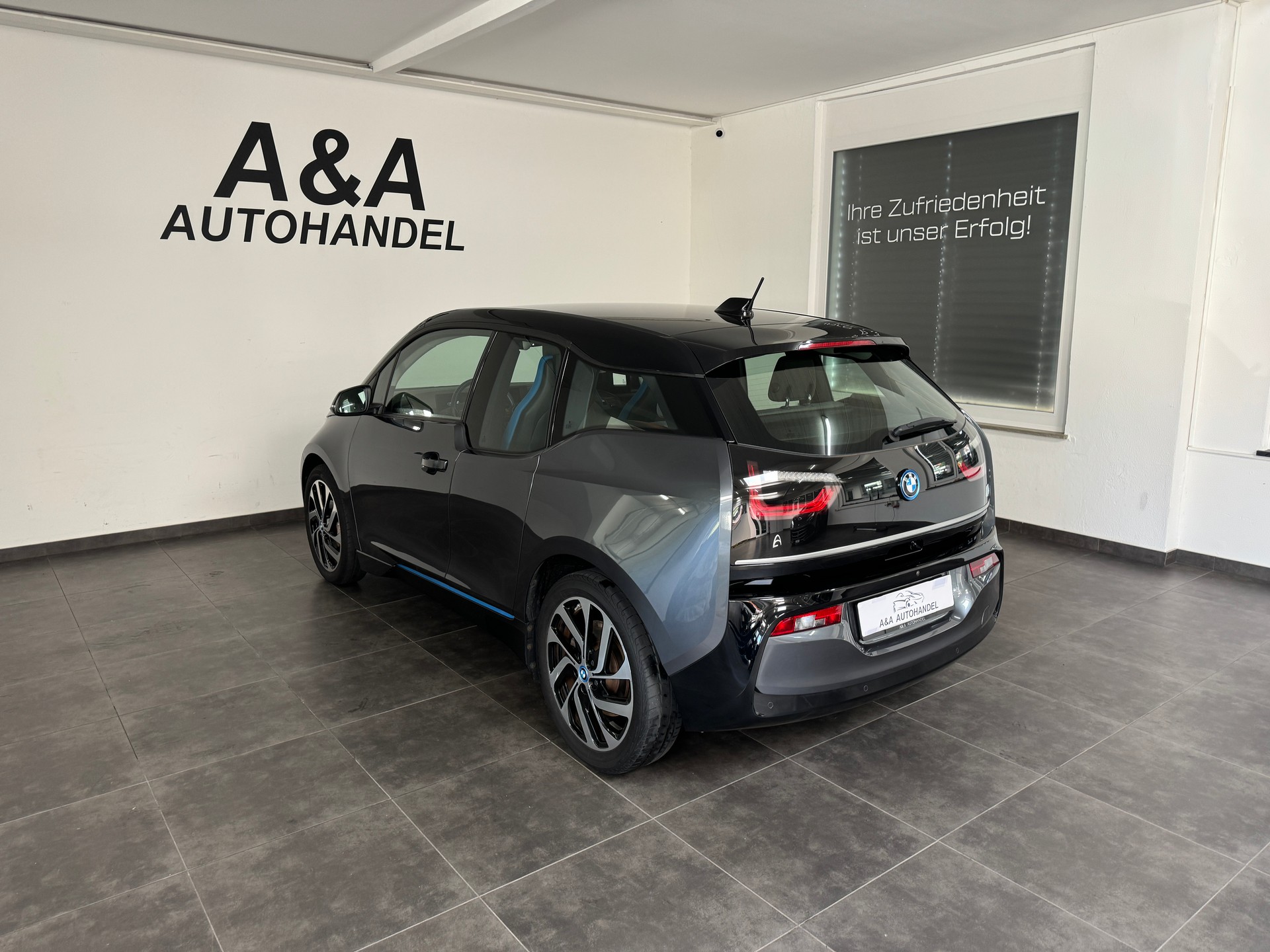 BMW i3 (120Ah) Fleet Edition-image-5