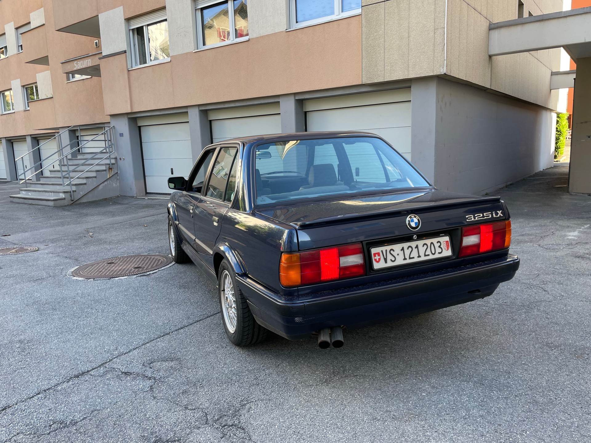 BMW 325iX A-image-4