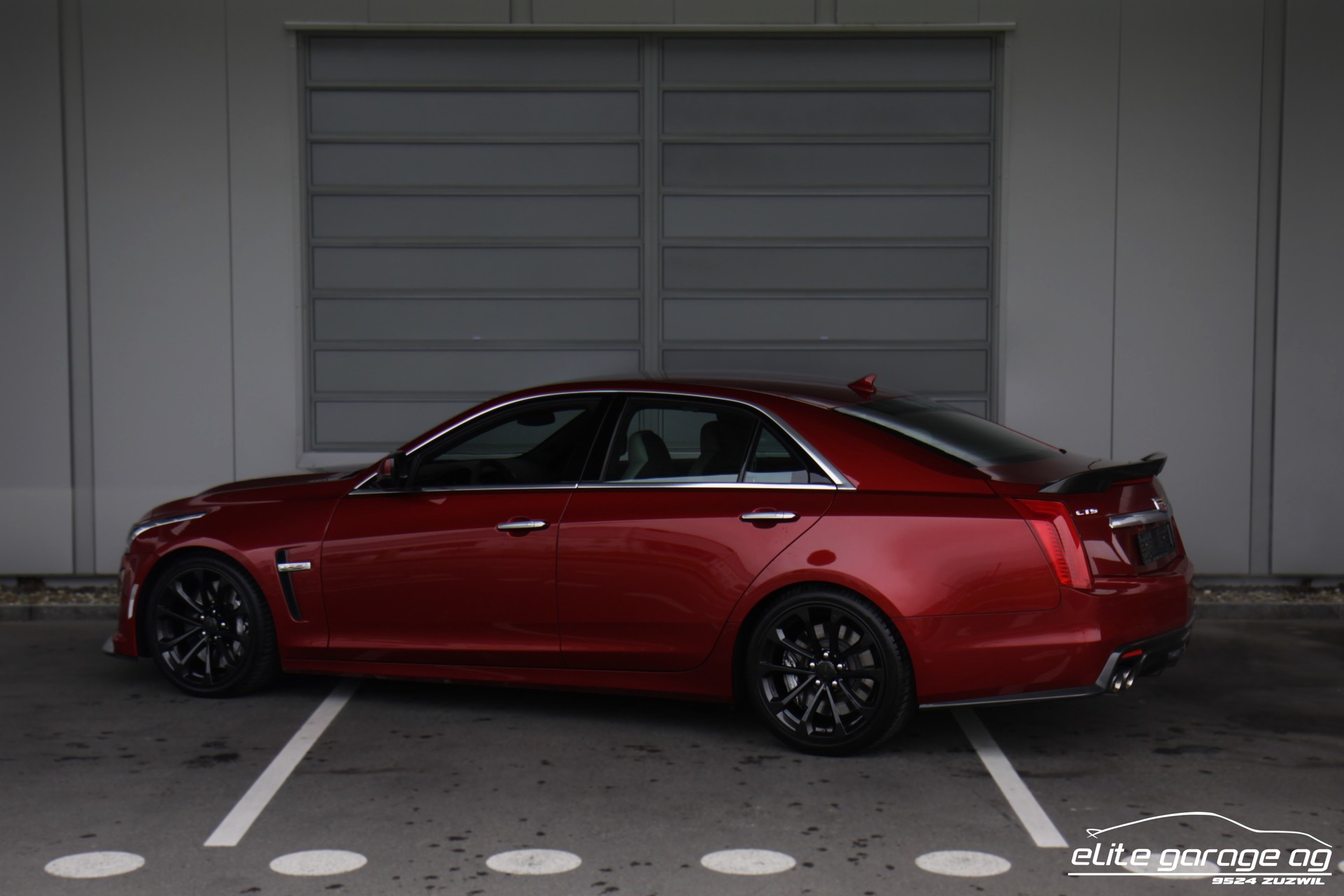 CADILLAC CTS-V Sedan 6.2 Supercharged Automatic-image-2