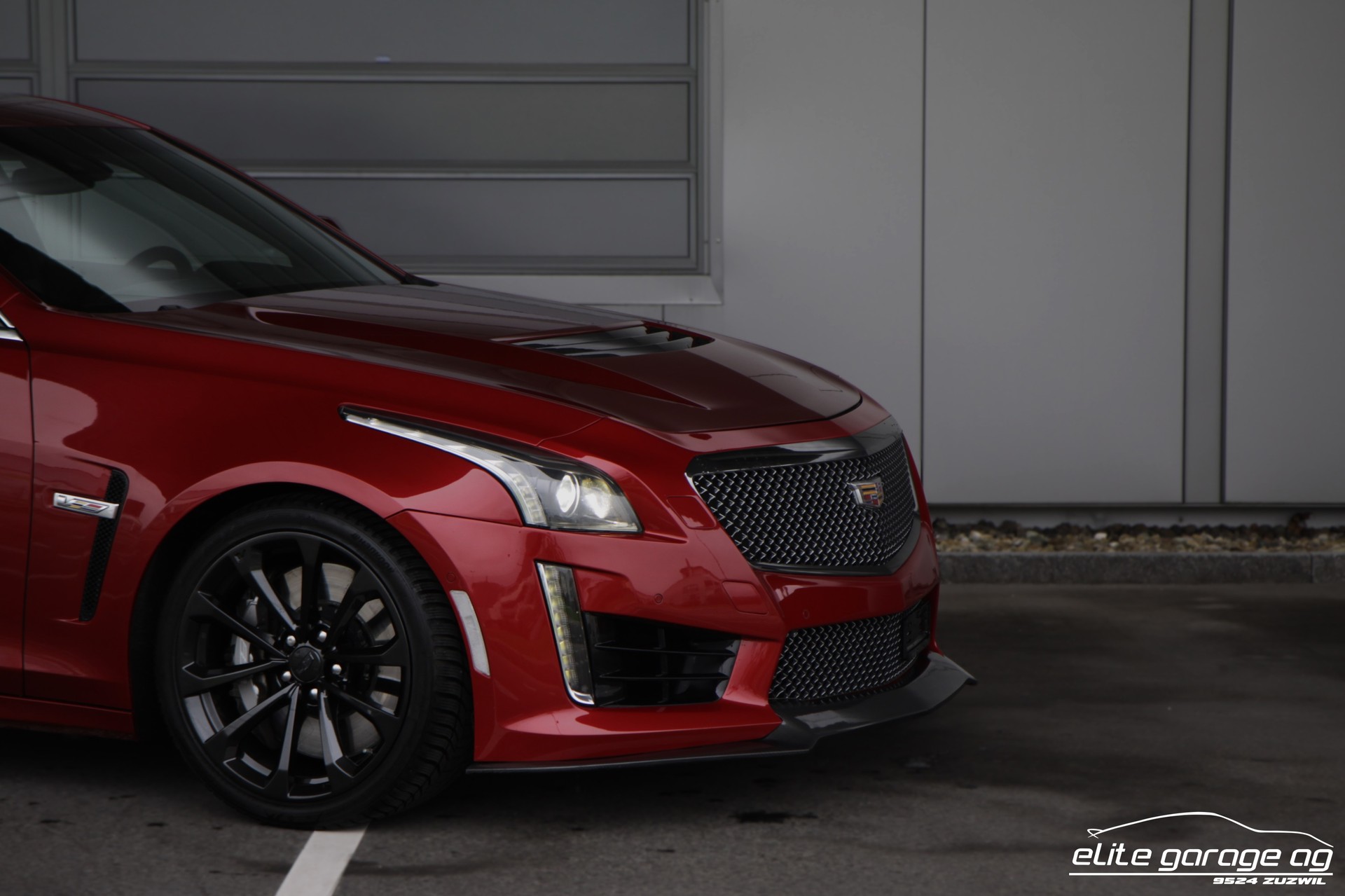 CADILLAC CTS-V Sedan 6.2 Supercharged Automatic-image-8