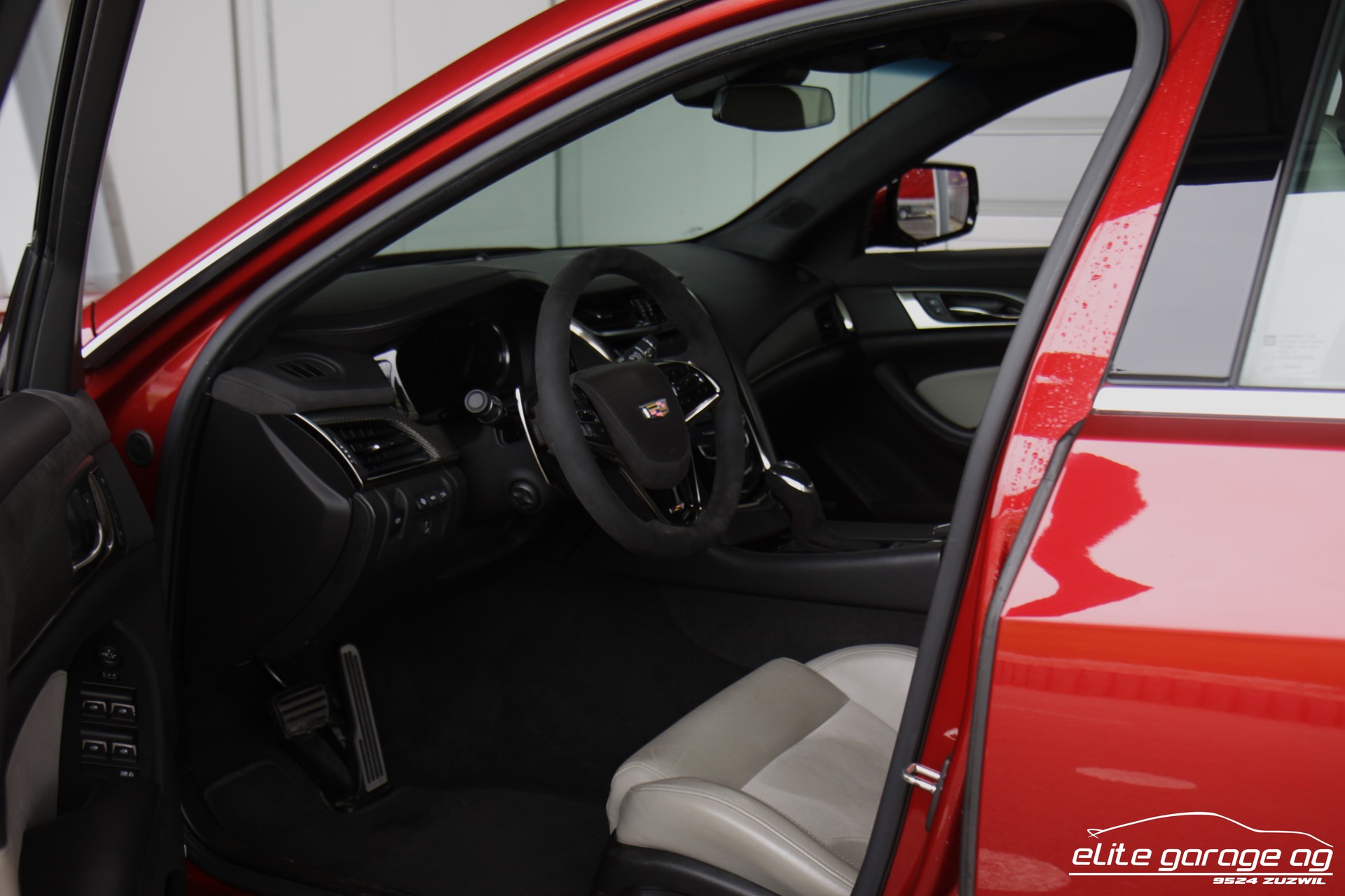 CADILLAC CTS-V Sedan 6.2 Supercharged Automatic-image-12