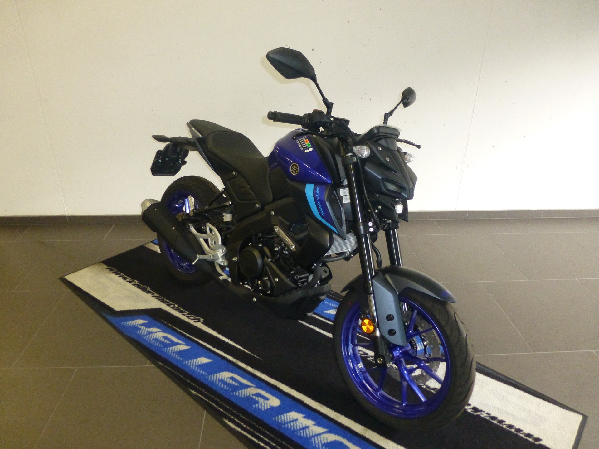 YAMAHA MT-125 ABS-showroom-element-3