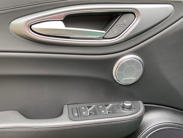 ALFA ROMEO Giulia 2.0 Veloce Premium Sky Q4 AT8-image-7