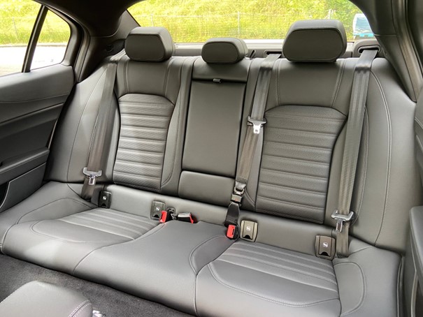 ALFA ROMEO Giulia 2.0 Veloce Premium Sky Q4 AT8-image-6