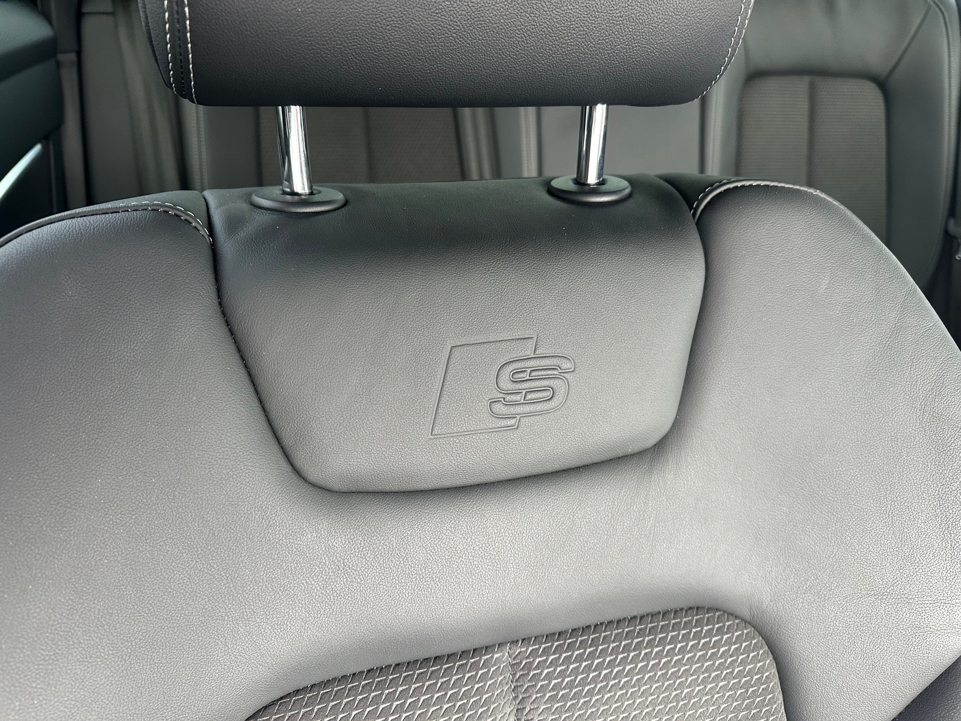 AUDI A6 55 TFSIe Sport quattro S-tronic-image-10
