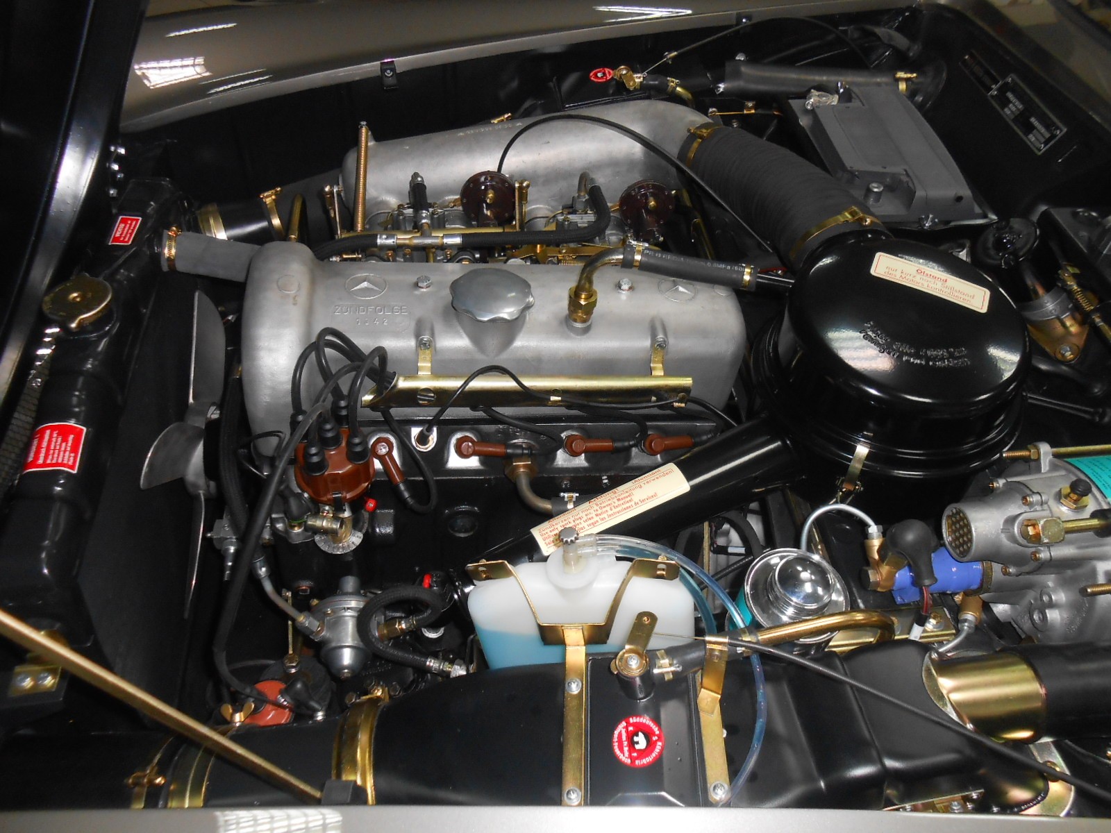 MERCEDES-BENZ 190 SL-image-12