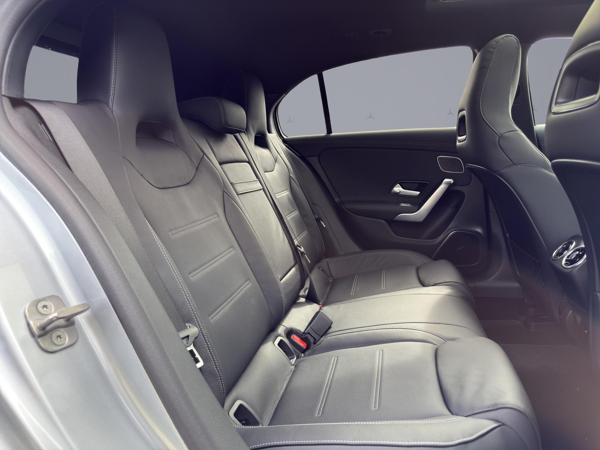 MERCEDES-BENZ A 45 S AMG 4matic+-image-17
