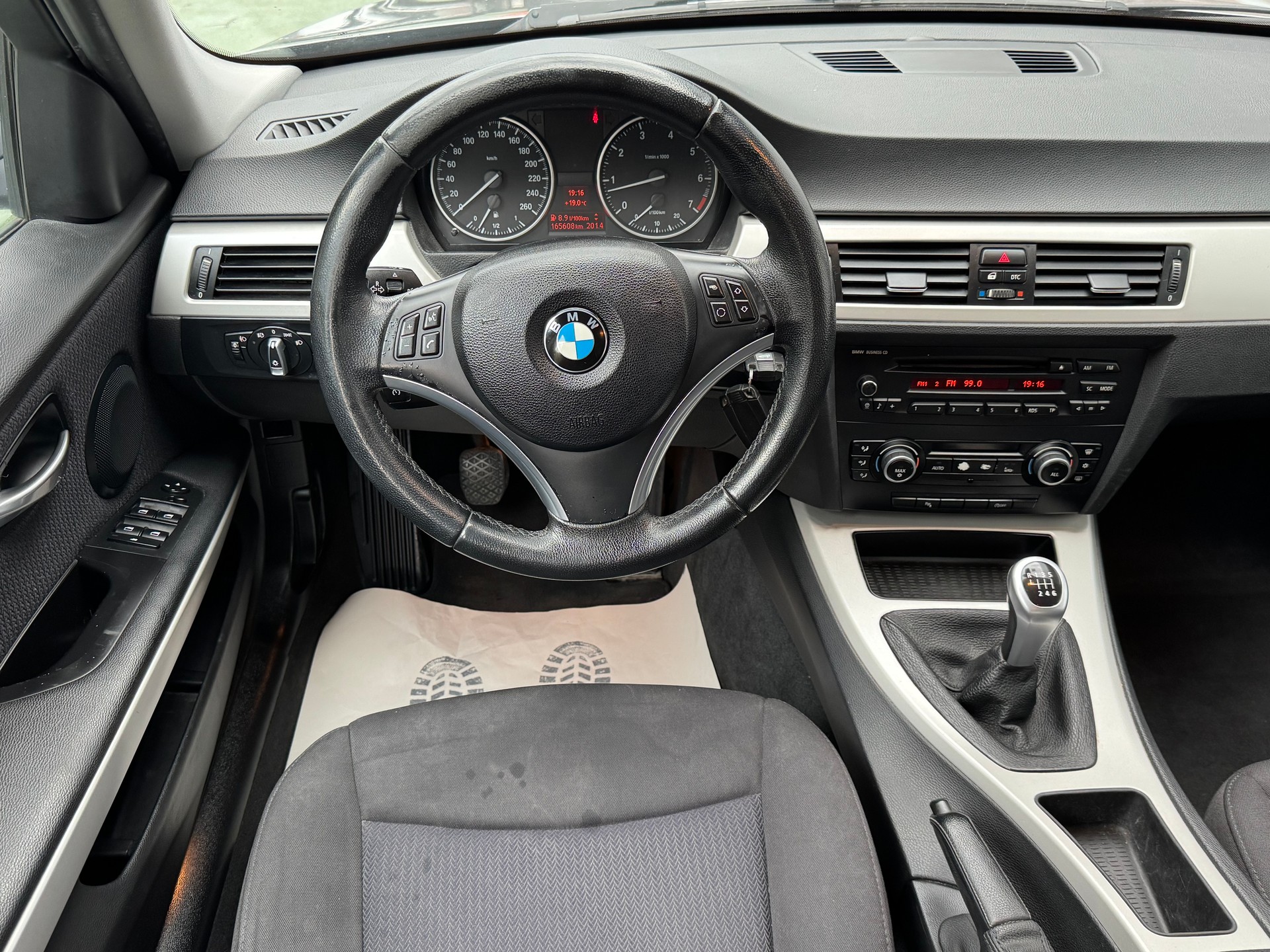 BMW 318i Touring-image-7