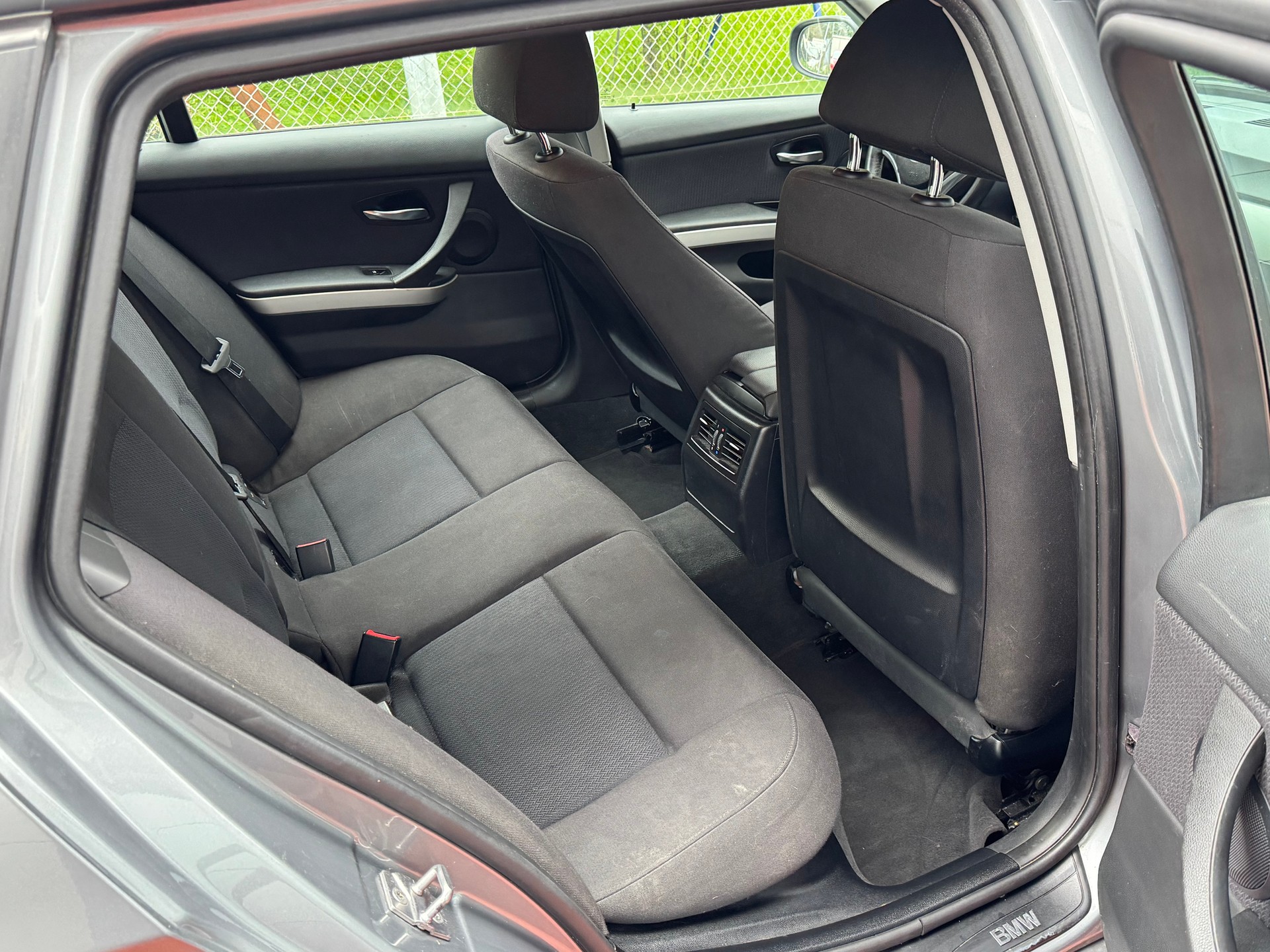 BMW 318i Touring-image-11