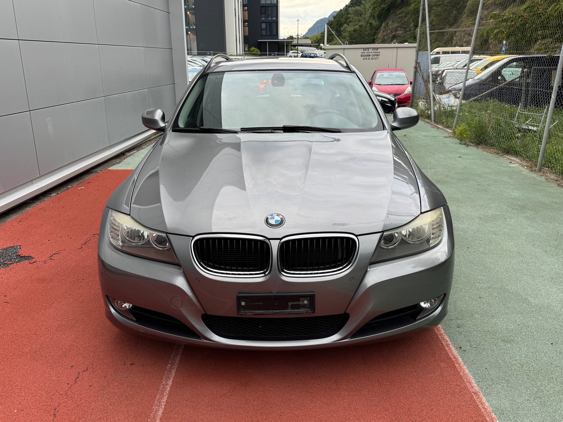 BMW 318i Touring-image-2