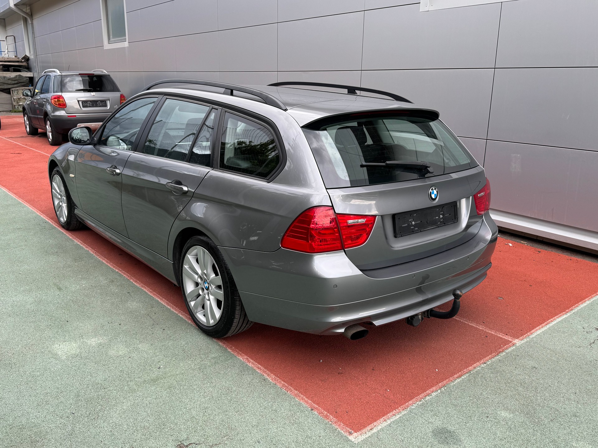 BMW 318i Touring-image-4