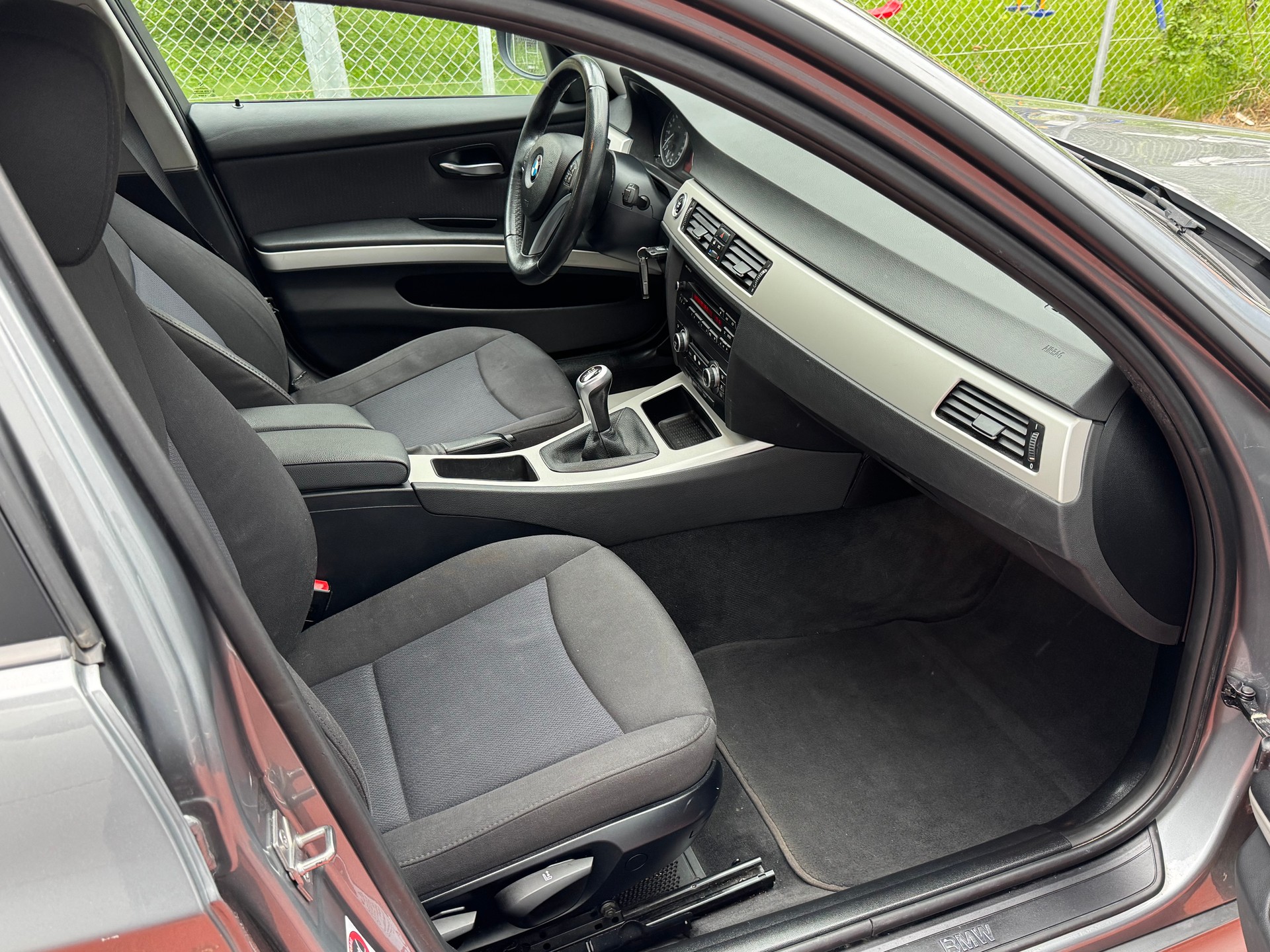 BMW 318i Touring-image-9