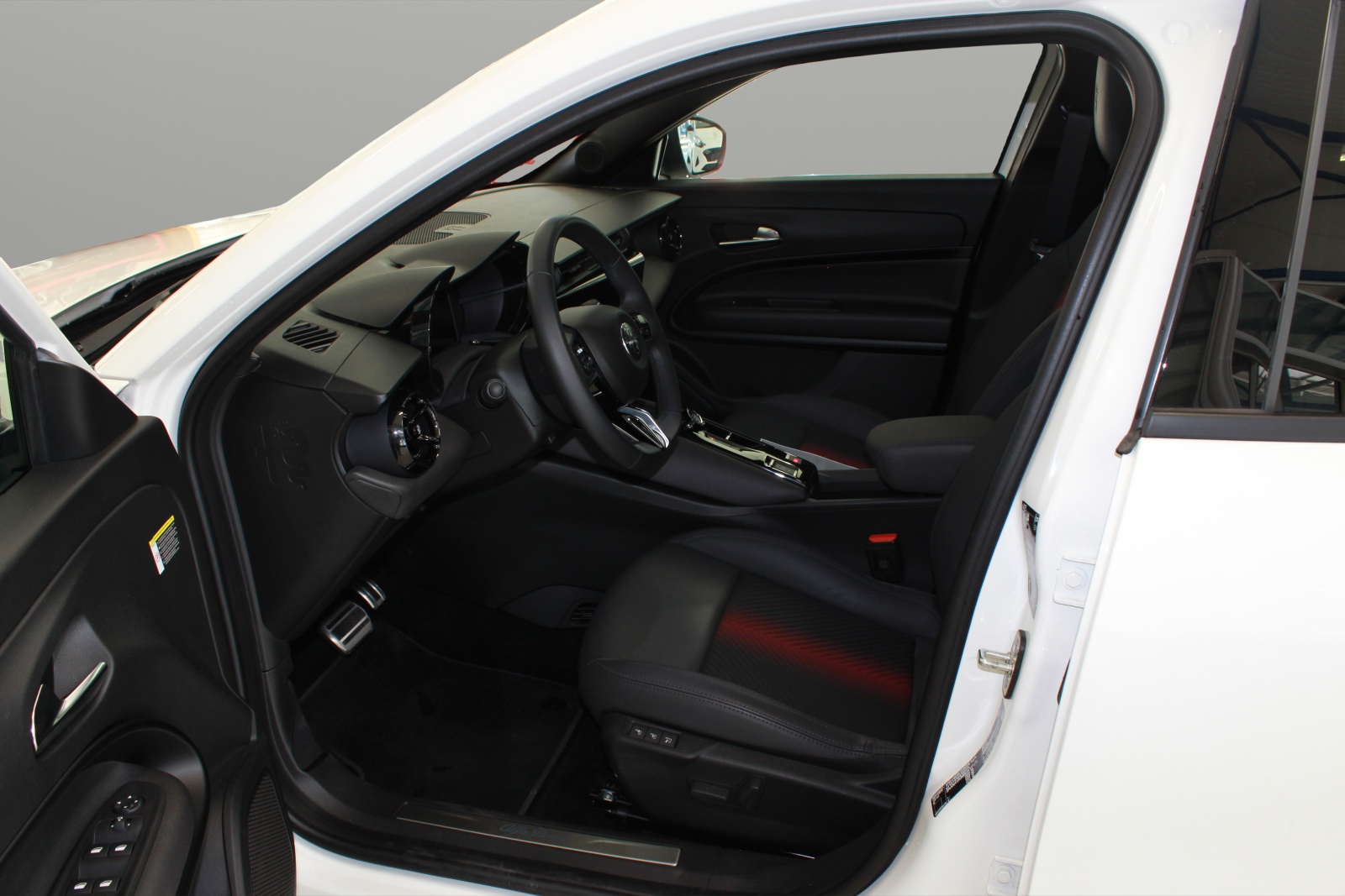 ALFA ROMEO Junior BEV 156 54kWh Speciale Pack Tech-image-6