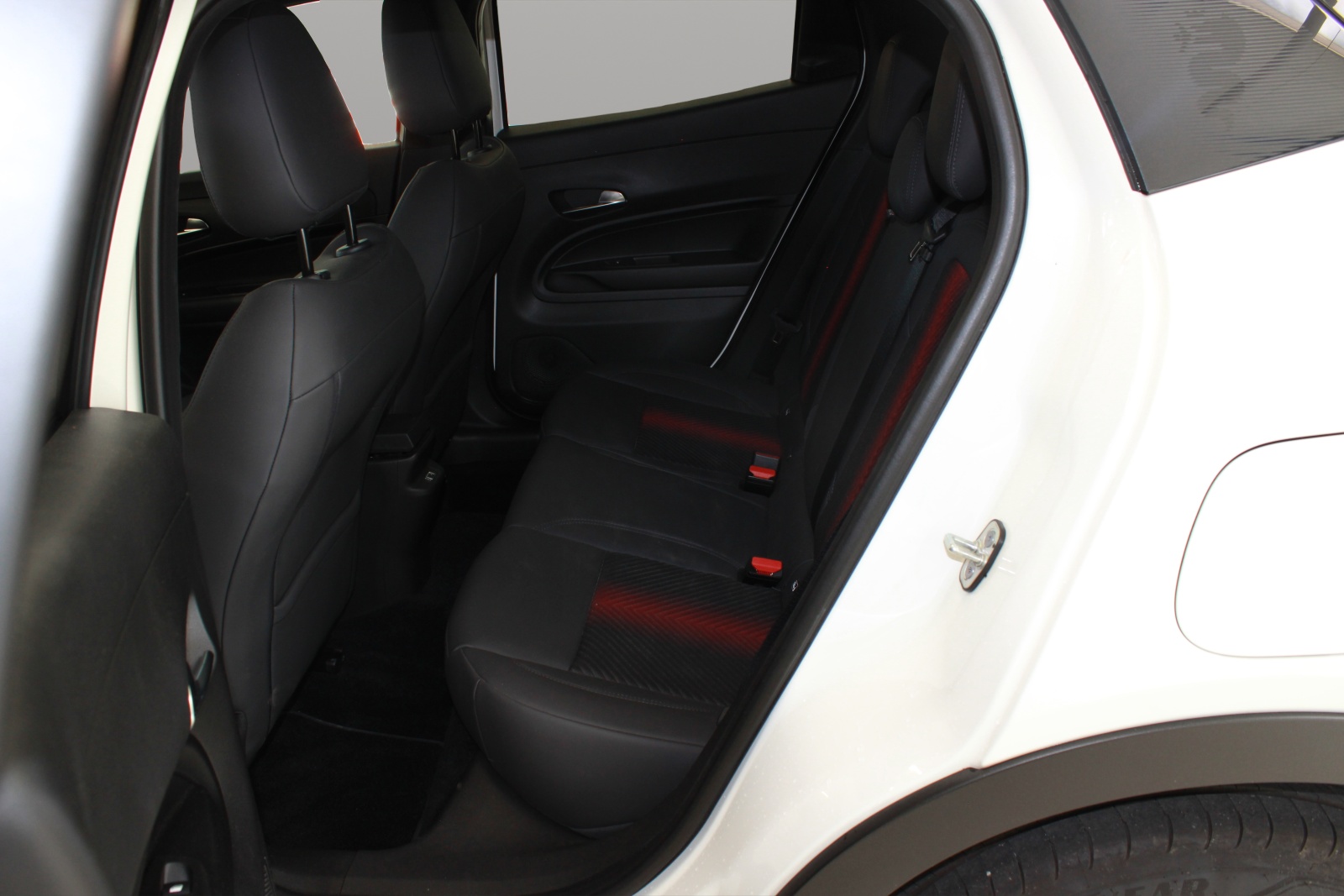 ALFA ROMEO Junior BEV 156 54kWh Speciale Pack Tech-image-11