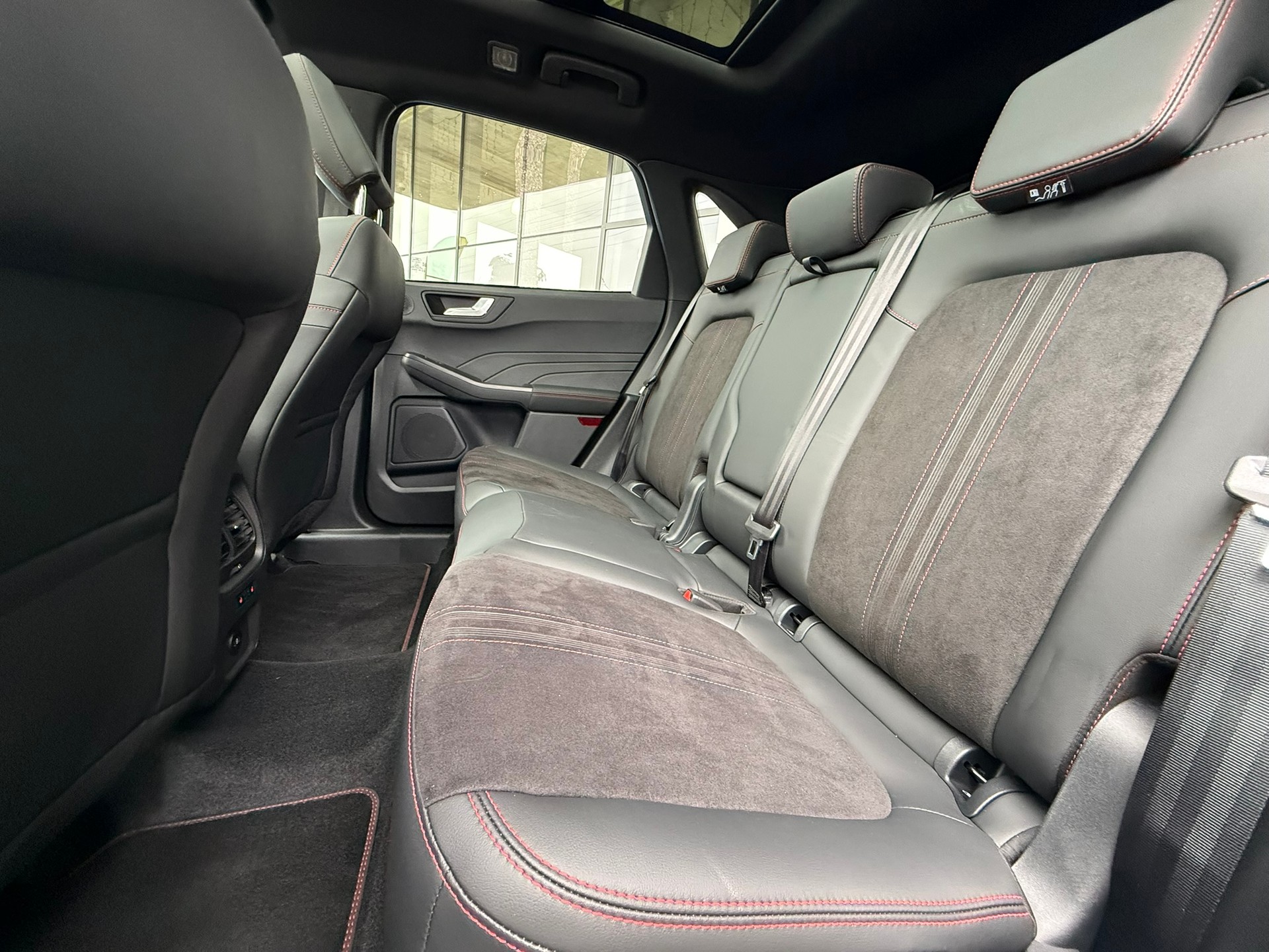 FORD Kuga 2.5 FHEV ST-Line X 4WD-image-7