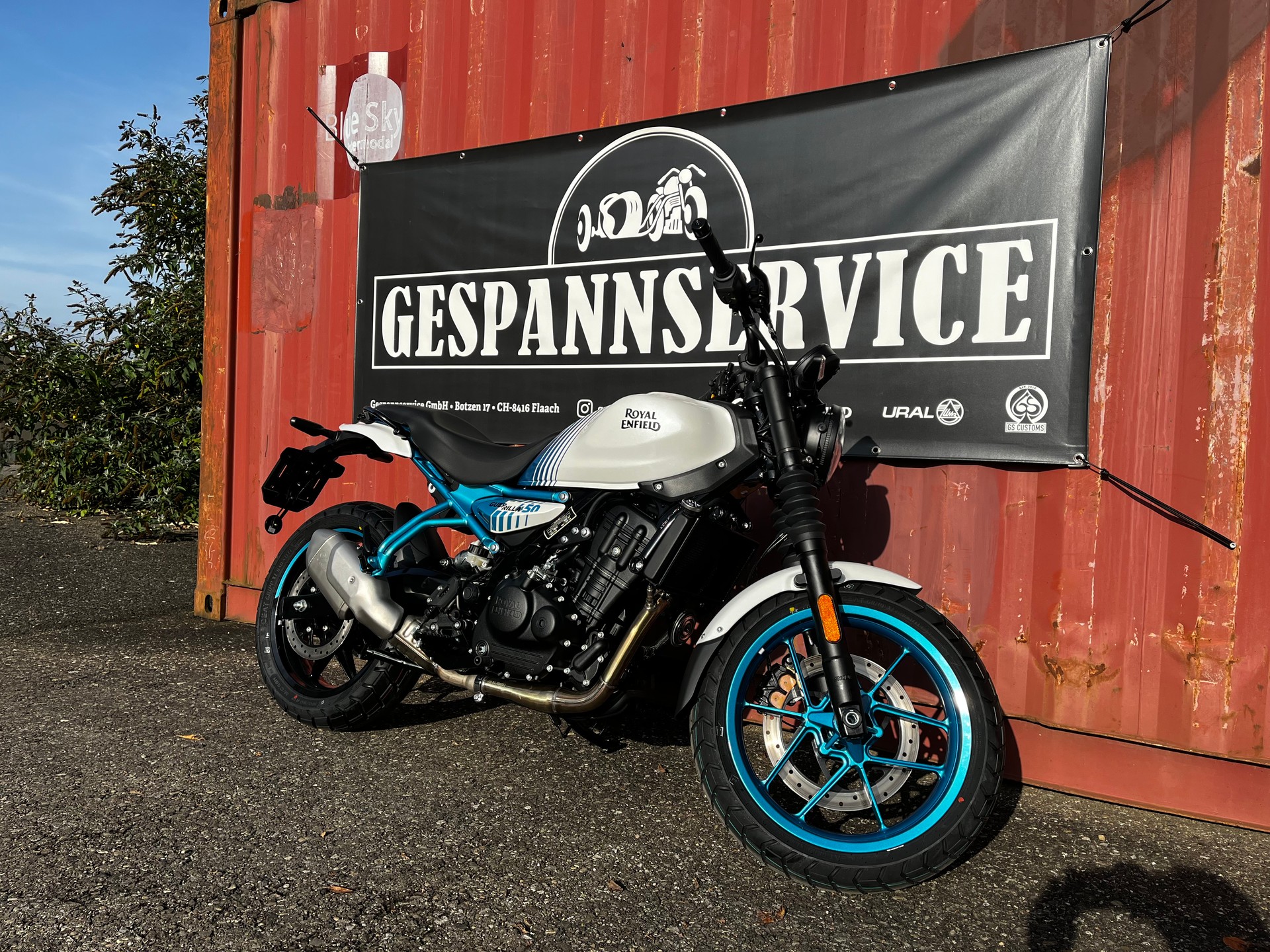 ROYAL ENFIELD Guerrilla 450 Top