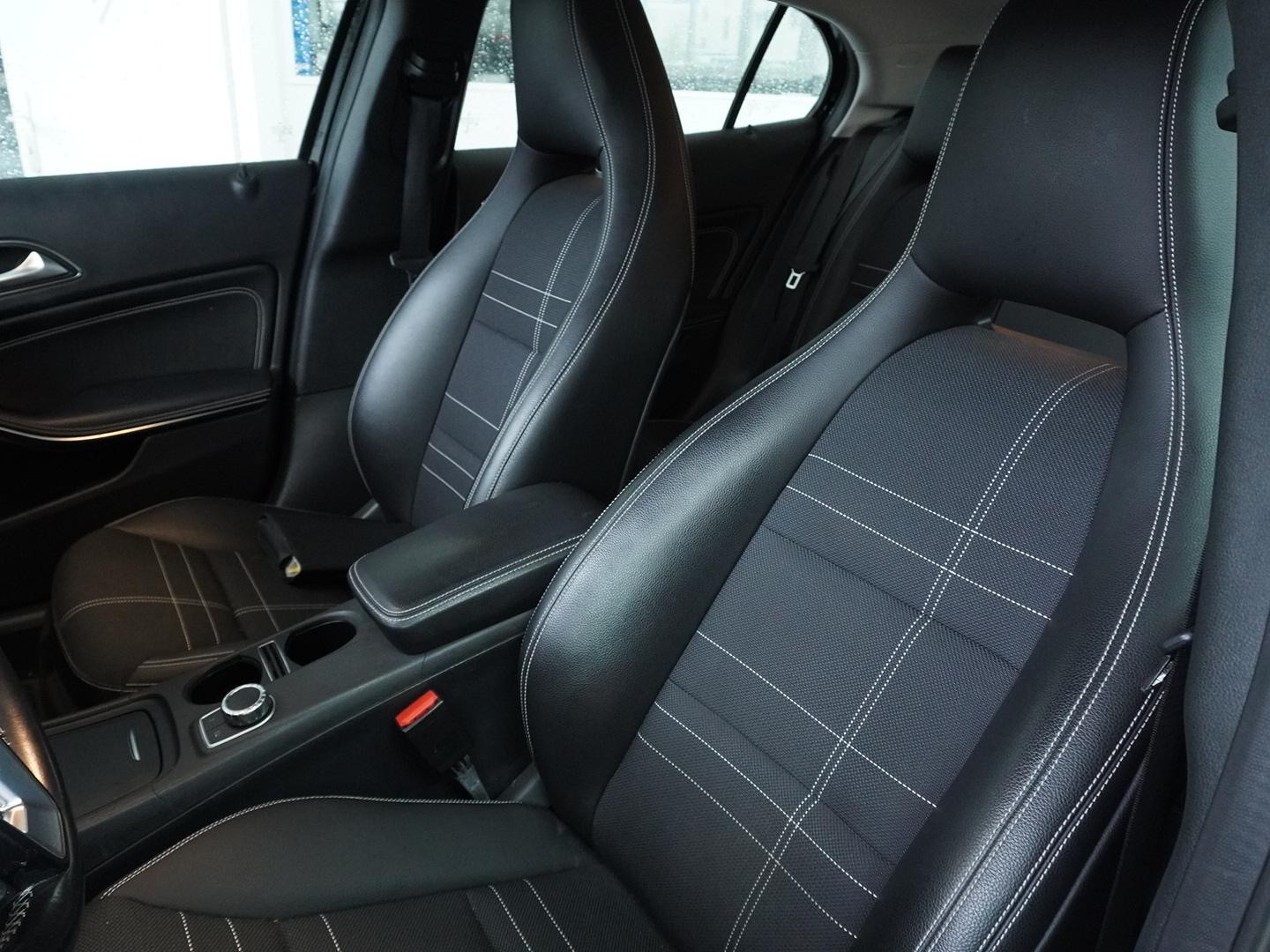 MERCEDES-BENZ GLA 220 CDI Urban 4Matic 7G-DCT-image-3