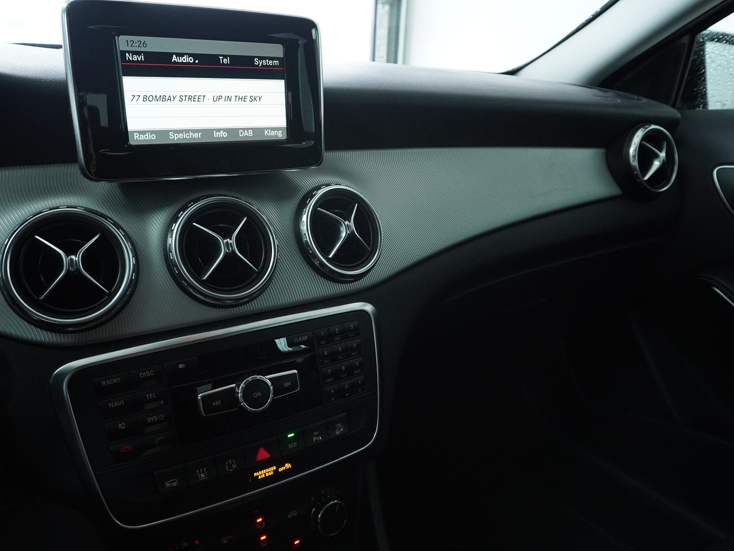 MERCEDES-BENZ GLA 220 CDI Urban 4Matic 7G-DCT-image-6