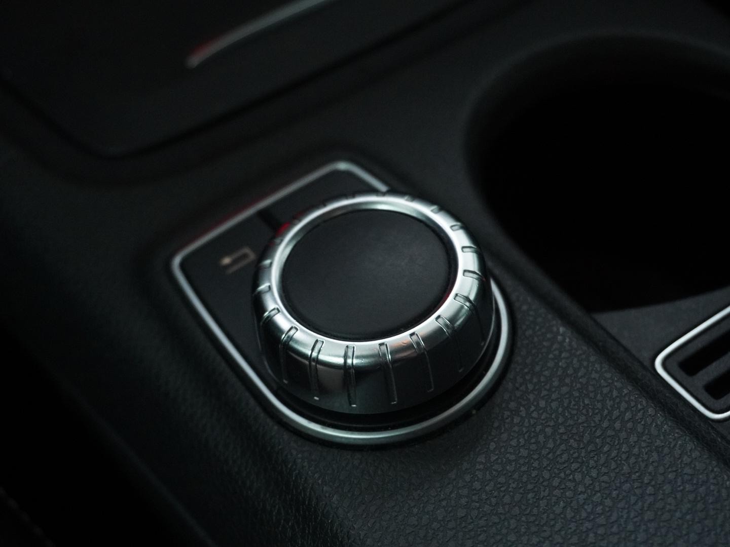 MERCEDES-BENZ GLA 220 CDI Urban 4Matic 7G-DCT-image-9