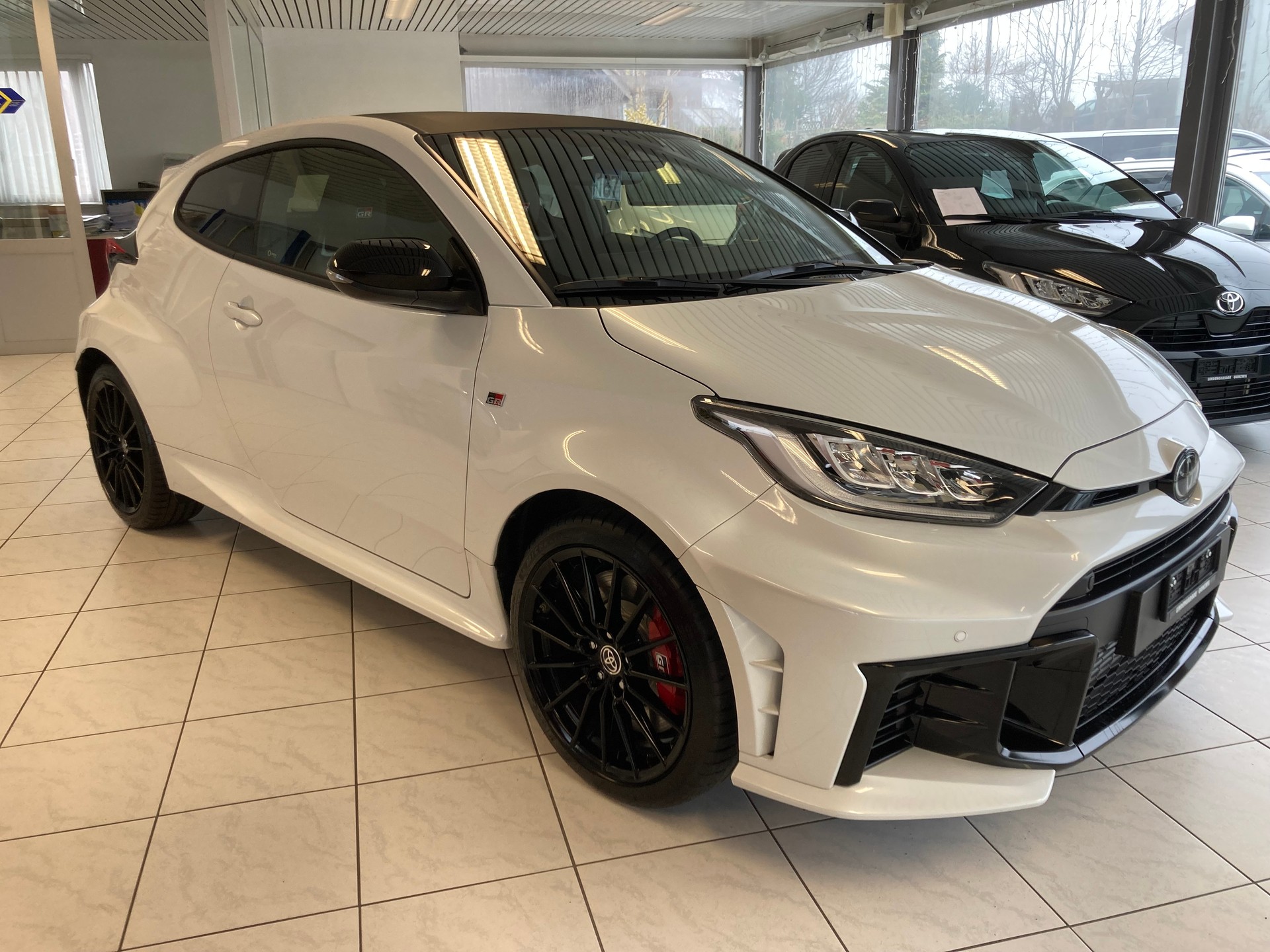 TOYOTA Yaris 1.6 GR Sport Automat-image-2