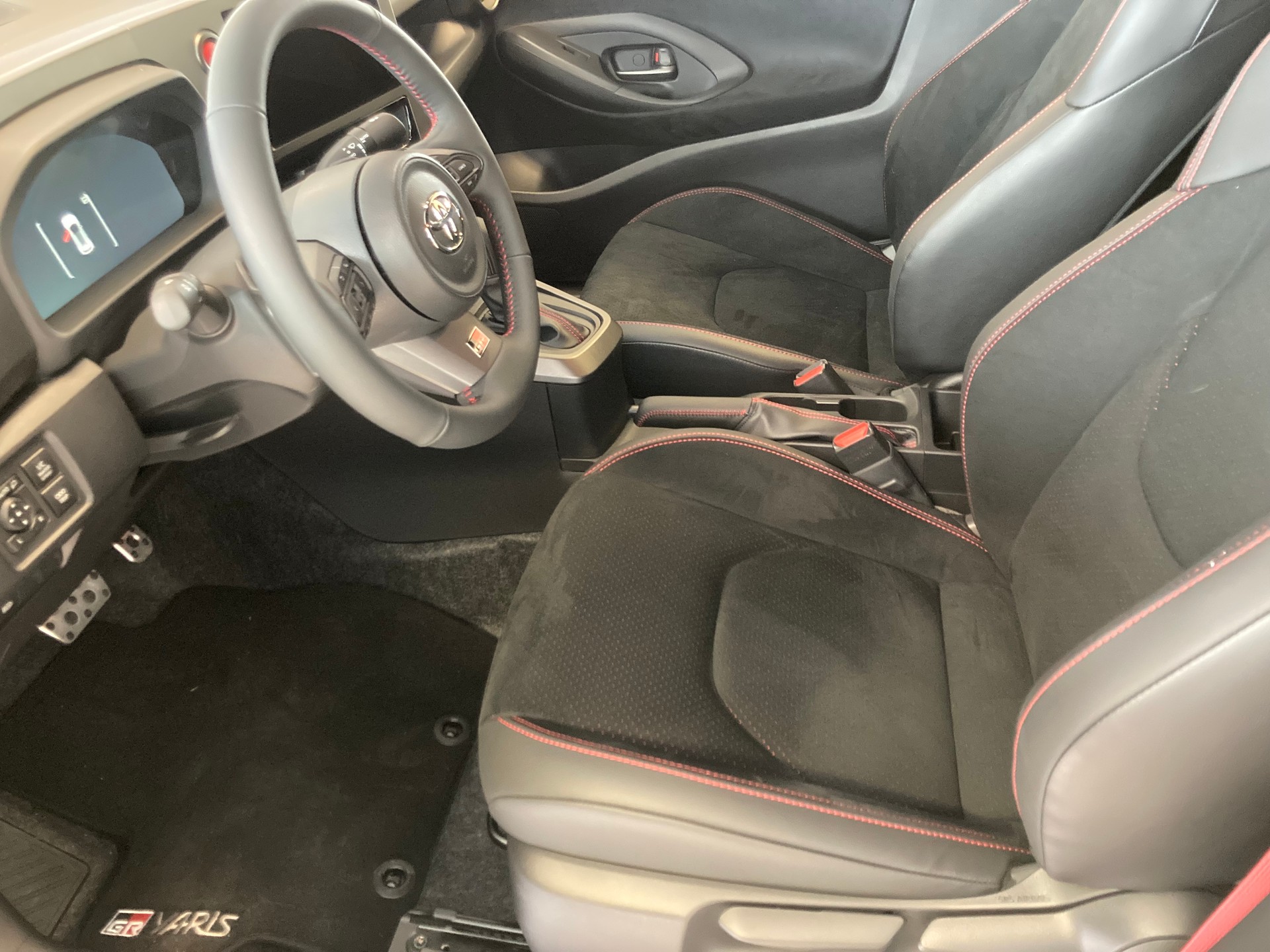 TOYOTA Yaris 1.6 GR Sport Automat-image-9