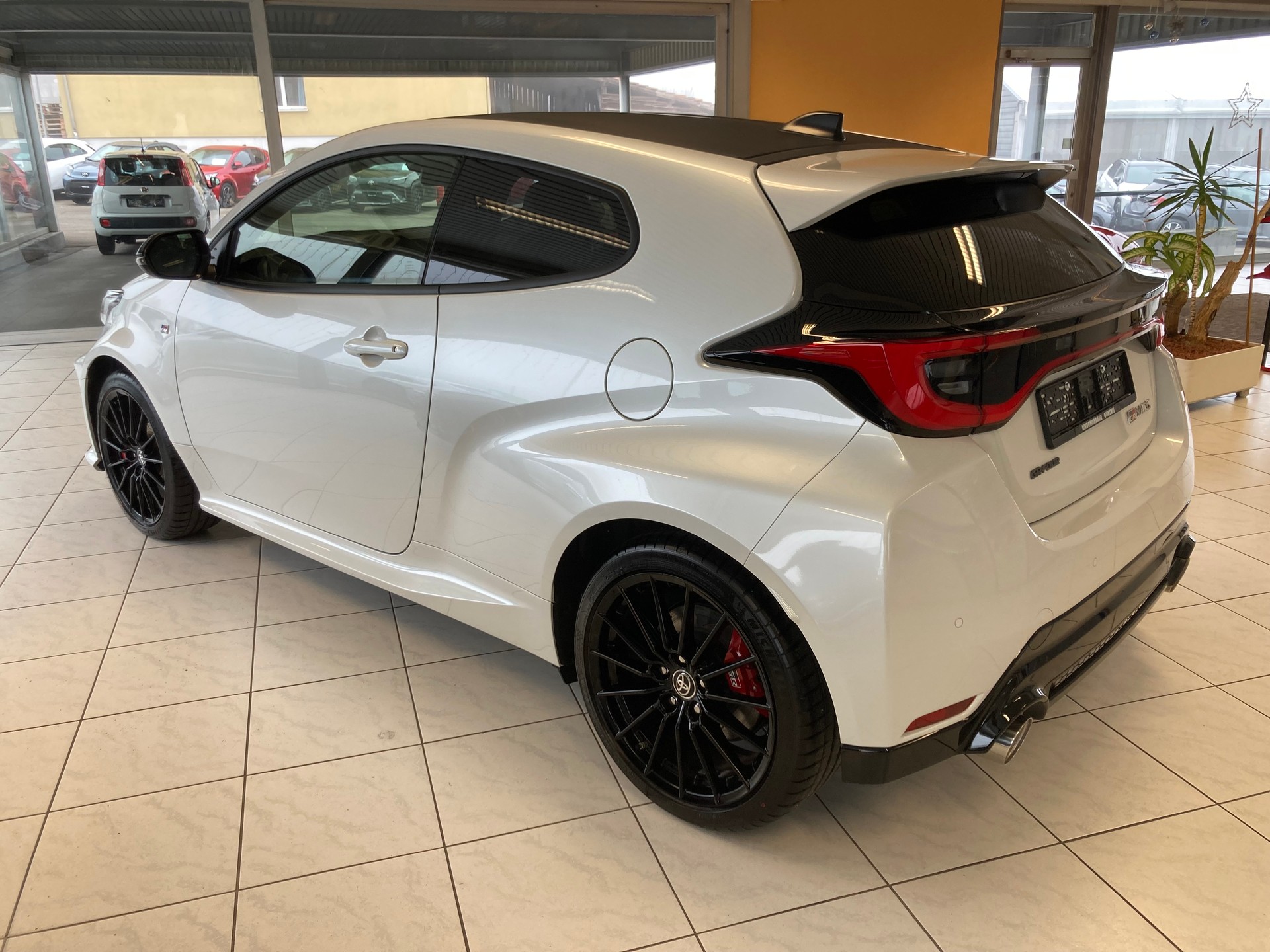 TOYOTA Yaris 1.6 GR Sport Automat-image-5