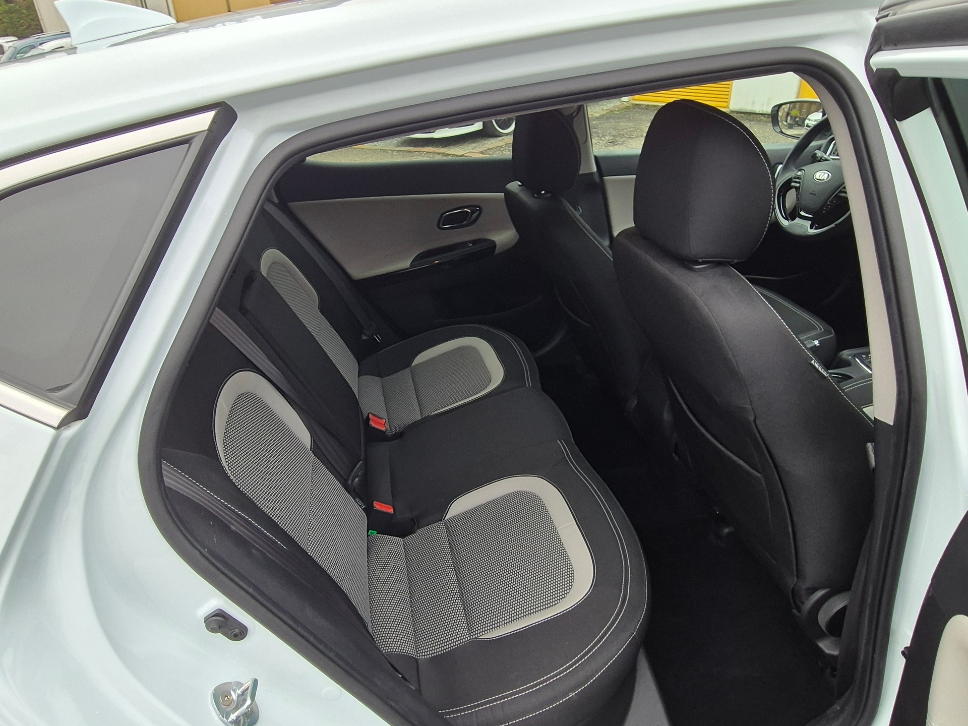 KIA Cee'd Sportswagon 1.6 GDi Swiss Champion DCT-image-7