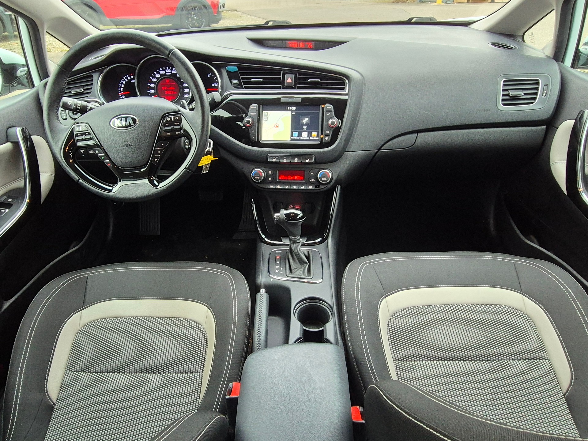 KIA Cee'd Sportswagon 1.6 GDi Swiss Champion DCT-image-8