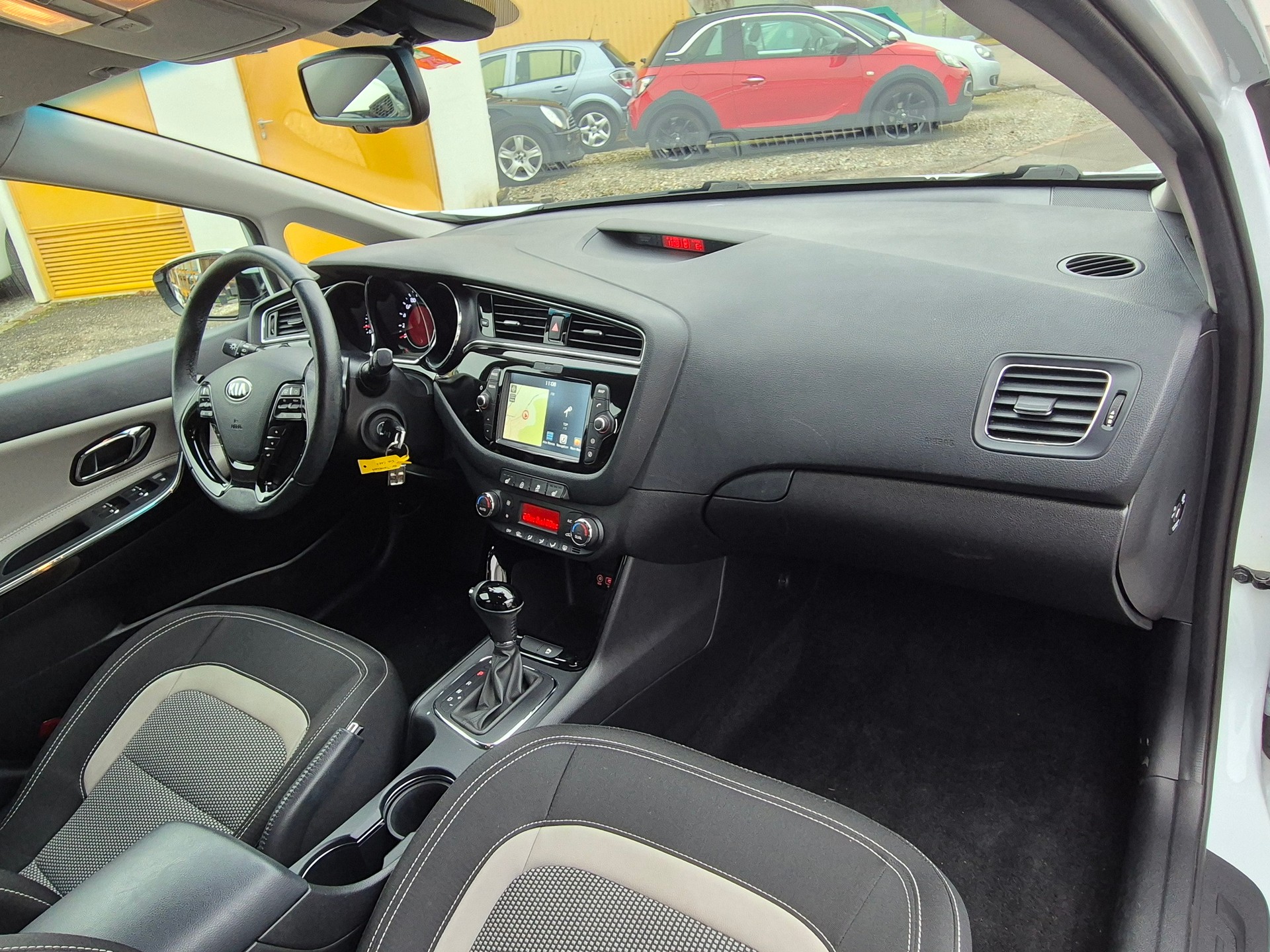 KIA Cee'd Sportswagon 1.6 GDi Swiss Champion DCT-image-4